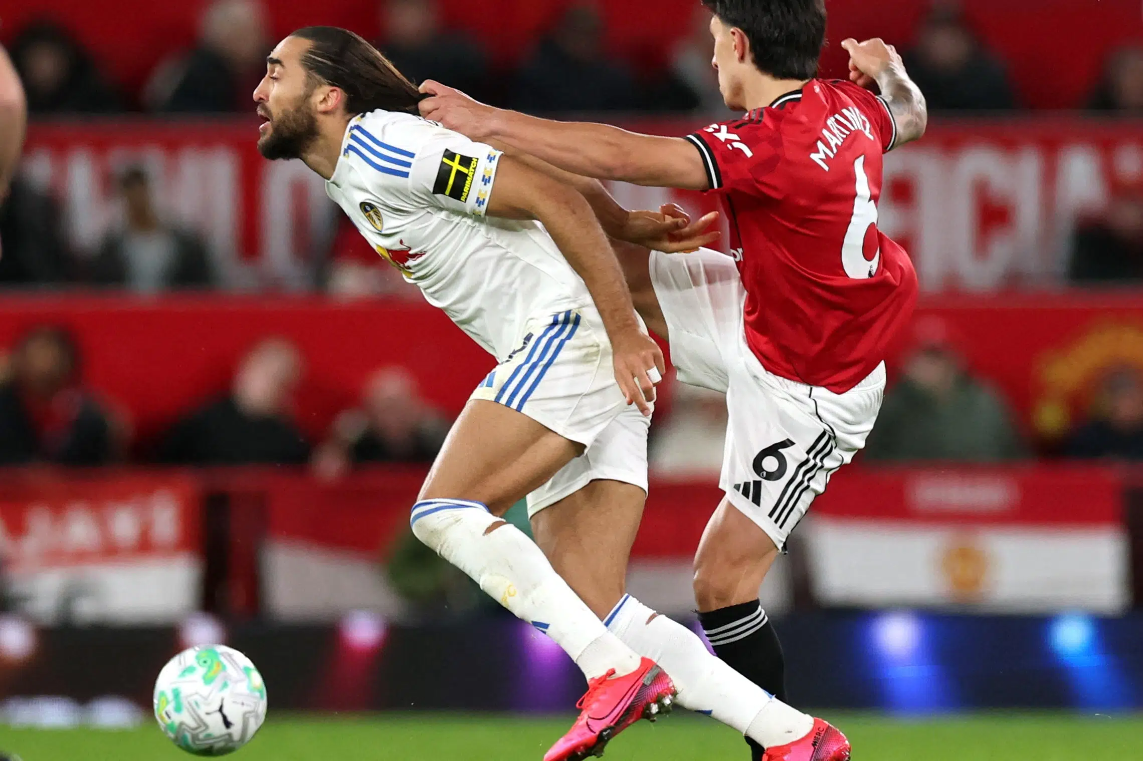 Schweiziske fuldtræffere sikrer Leeds sejr på Old Trafford