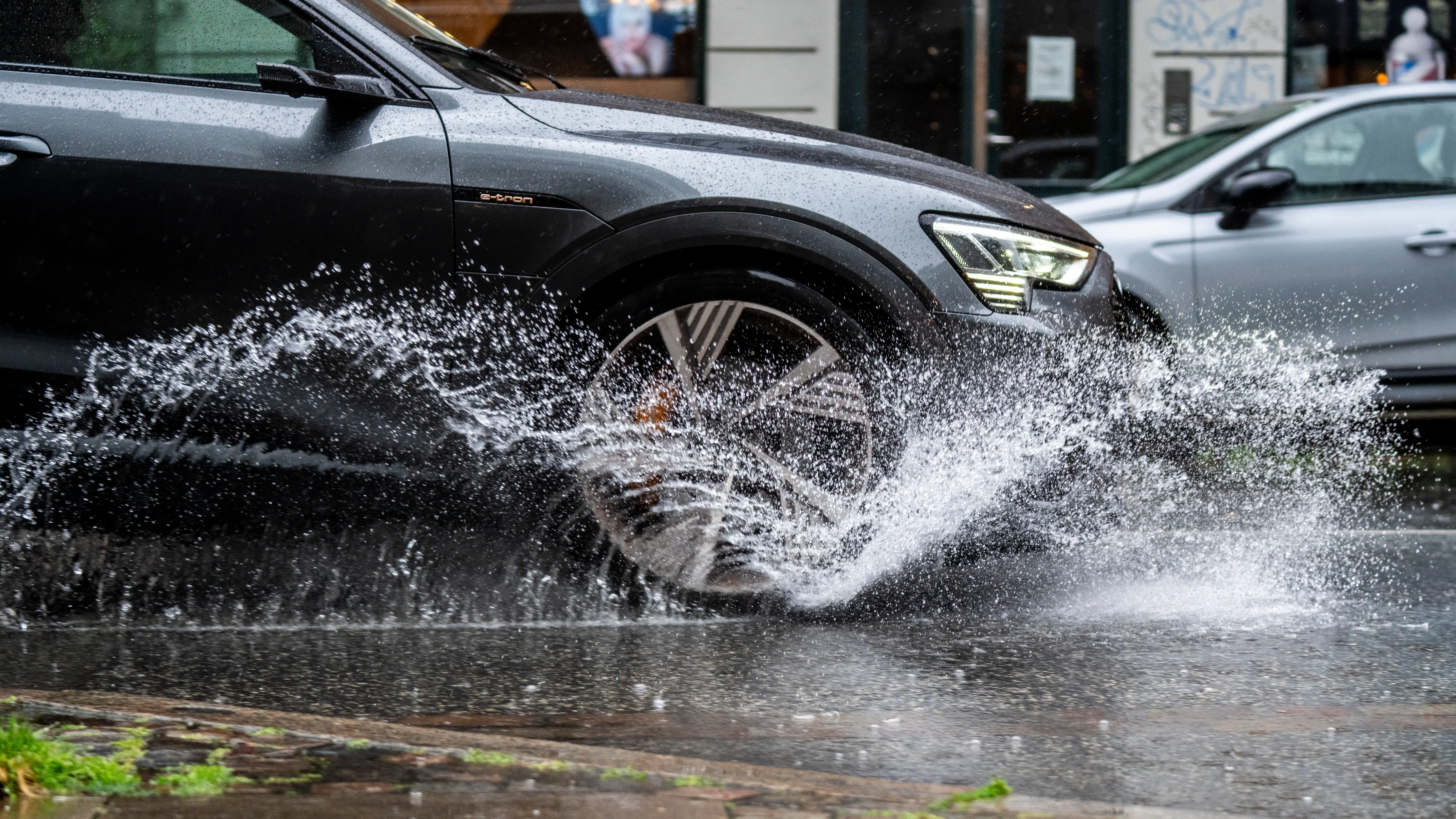 Det kommer til at sile ned tirsdag: Her falder der 20 millimeter