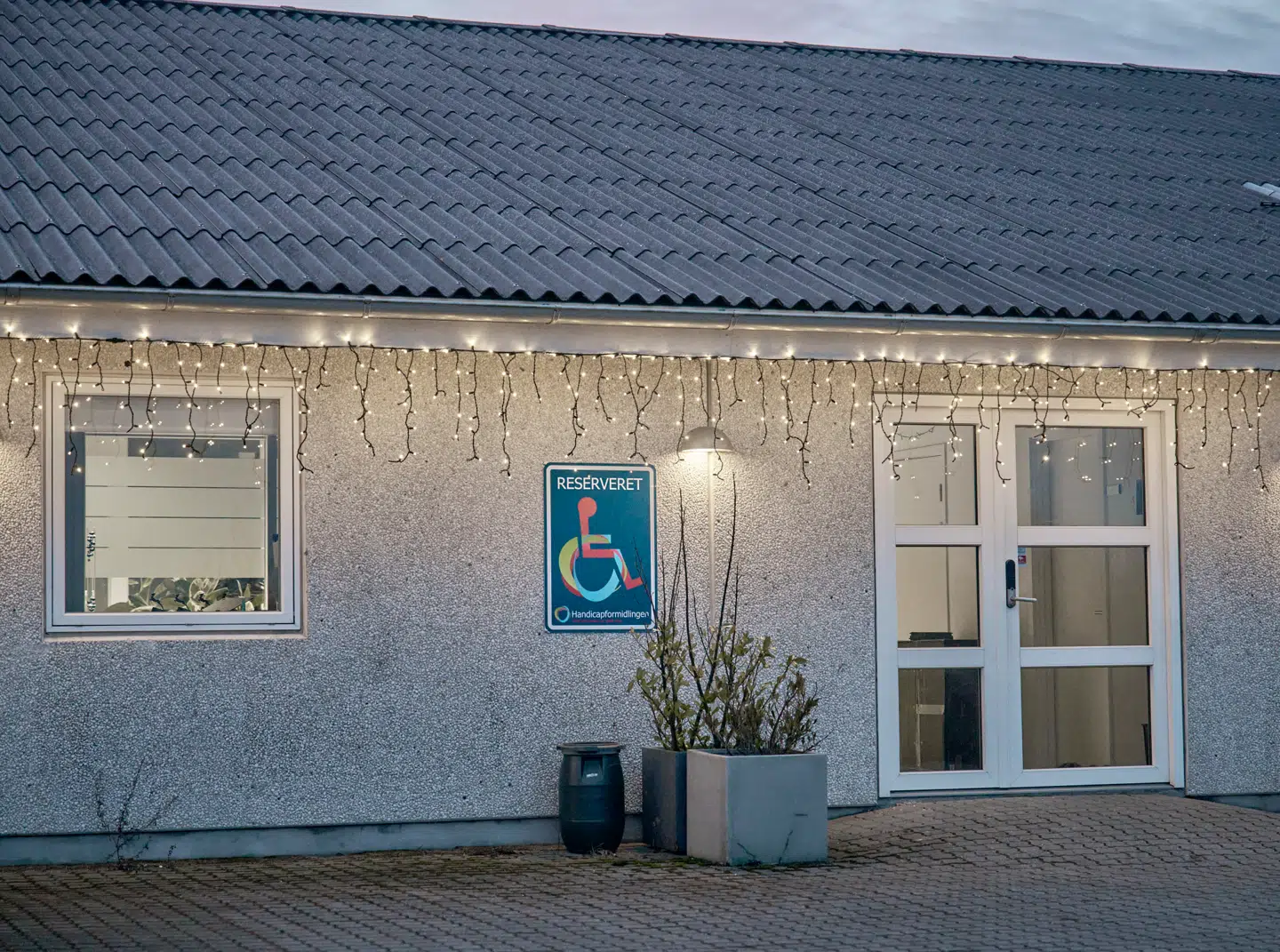 Flere politikere er bekymrede efter Berlingskes afsløringer af millionudbetalinger til toppen i virksomheden Handicapformidlingen ApS.