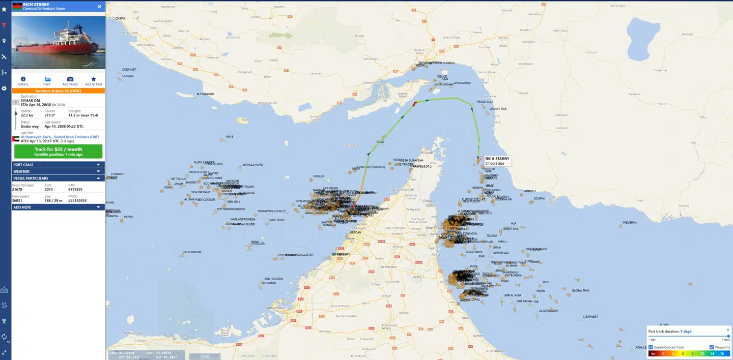 Rich Starrys kurs gennem Hormuzstrædet i løbet af mandag aften og natten til tirsdag.