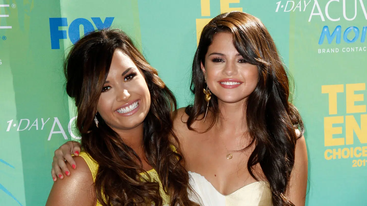 Sanger og skuespiller Demi Lovato (tv.) og skuespiller Selena Gomez var tidligere venner. Her ses de i 2011.