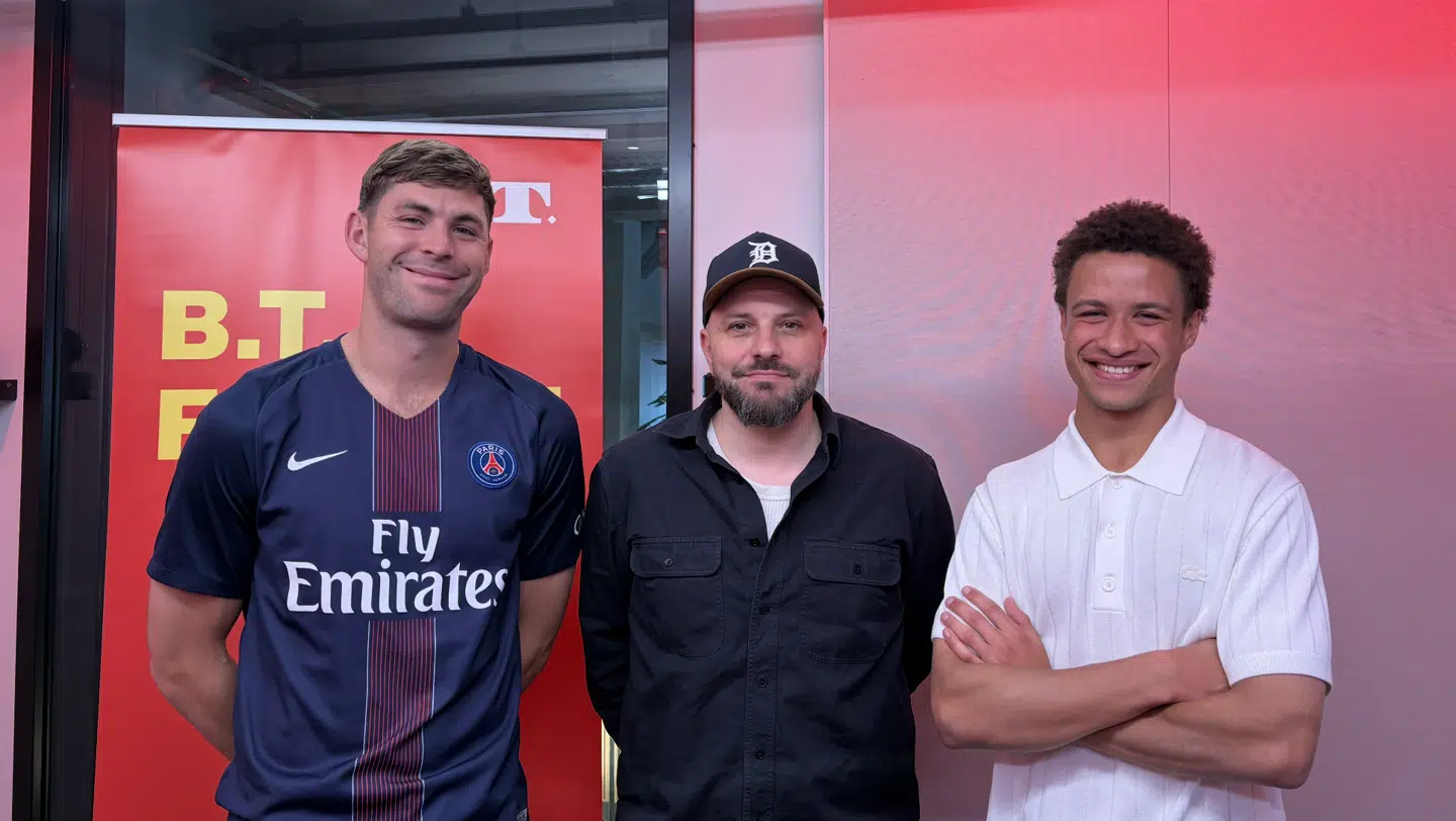 Der var god stemning i studiet under dagens optagelse af B.T. Fodbold.