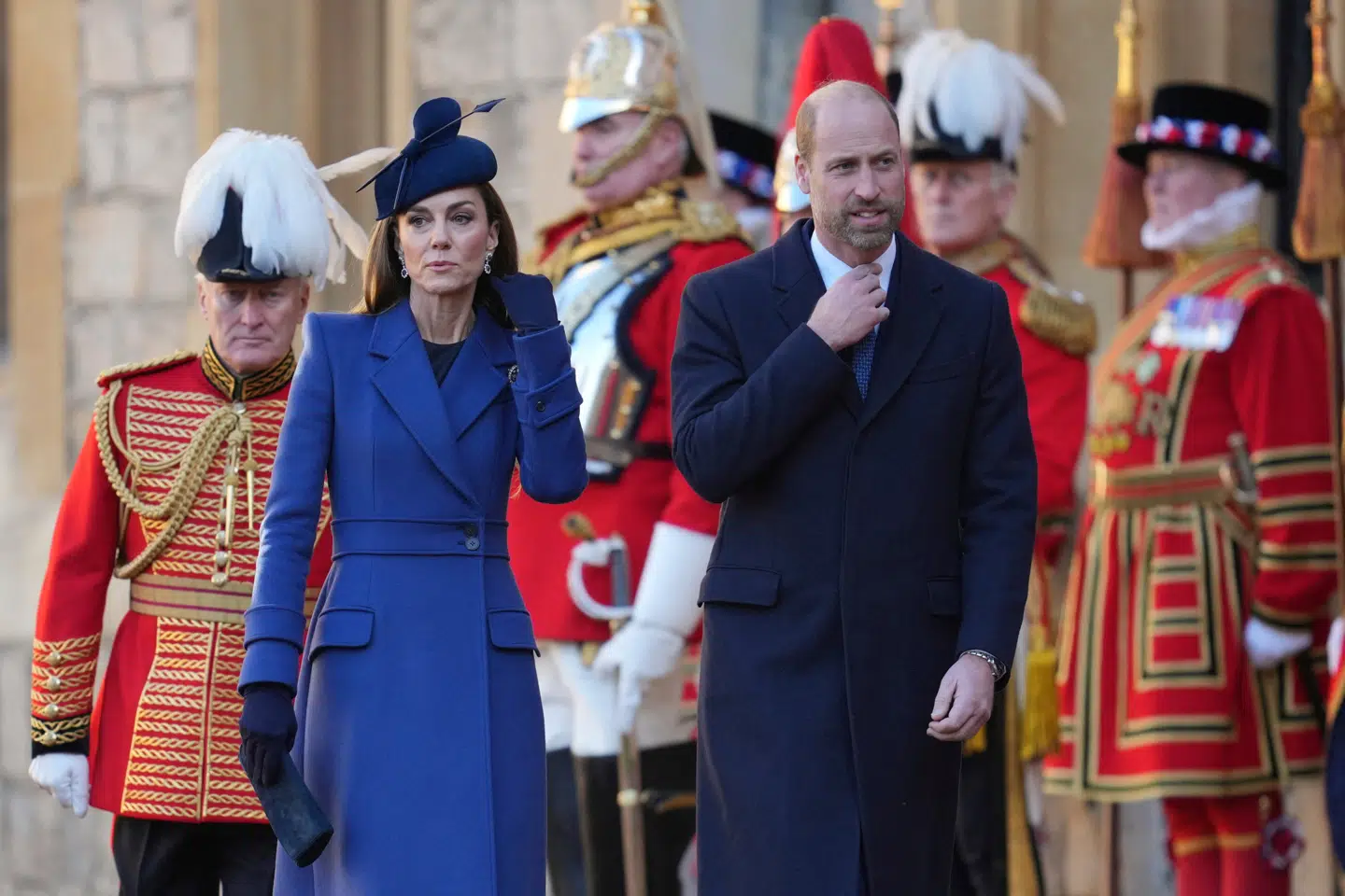 Prinsesse Kate er også ofte set i den kongeblå farve, men først den seneste tid har hun kunnet bære den samtidig med dronning Camilla – hvis dronningens stylist altså godkender det, lyder det nu fra flere eksperter.