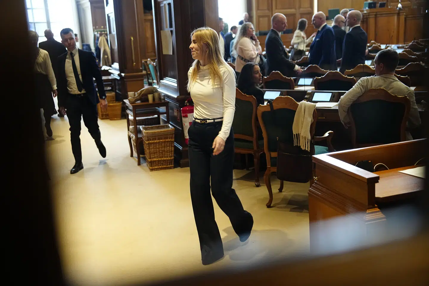 Sagen om Emilie Schyttes bopæl betyder, at et møde i Folketinget er blevet udskudt i en time. Folketinget skal godkendes på mødet.