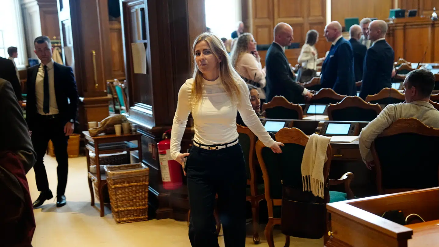 Emilie Schytte afviser, at hun bor i Sverige på Facebook.