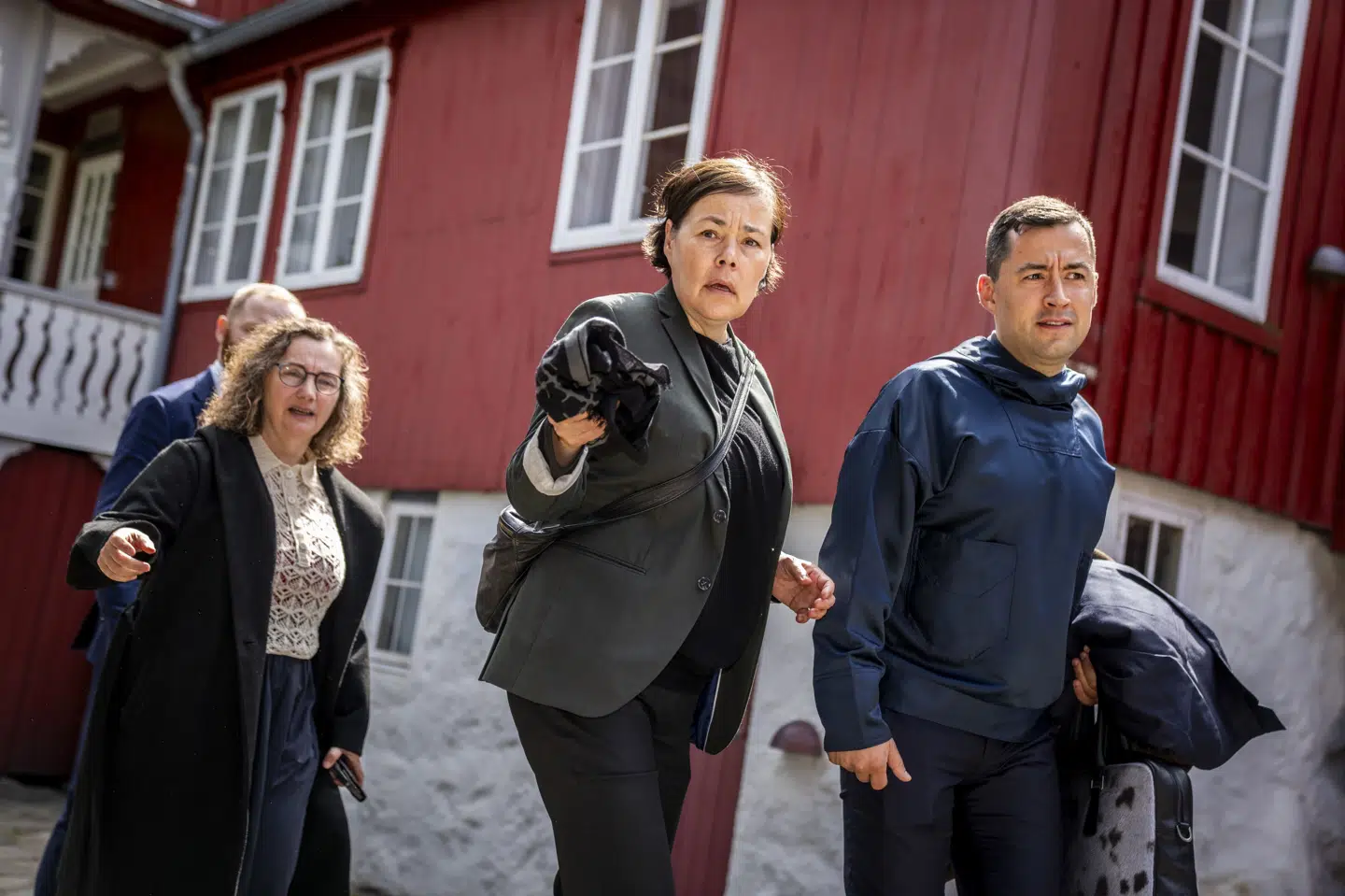 Múte B. Egede (th.) erstatter Vivian Motzfeldt (i midten) som Grønlands minister for udenrigsanliggender. (Arkivfoto).