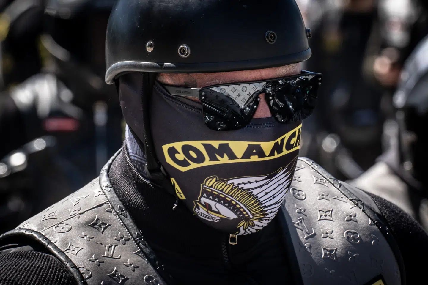 Rockerklubben Comanches har tilsyneladende været mål for flere voldelige handlinger i Nordjylland. Fotoet er fra en demonstration på Rådhuspladsen i København 12. maj 2024. Her deltog flere personer fra Comaches.(Arkivfoto)