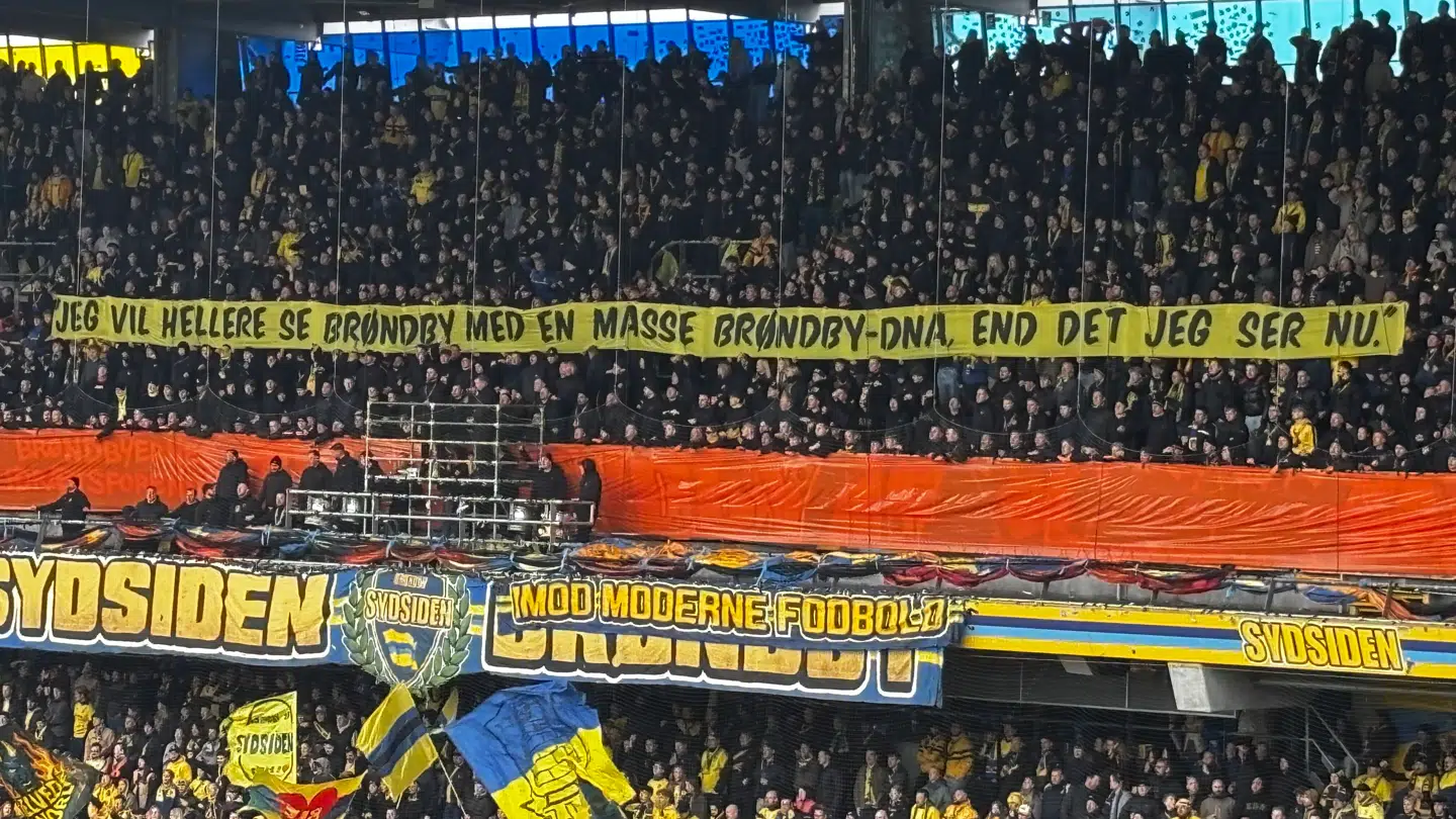Brøndby-fansenes bannere rettet mod GFH-ejerskabet.
