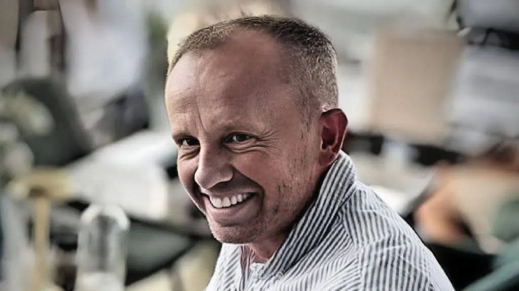 Mikkel fanget i massivt togkaos: 'Under al kritik'