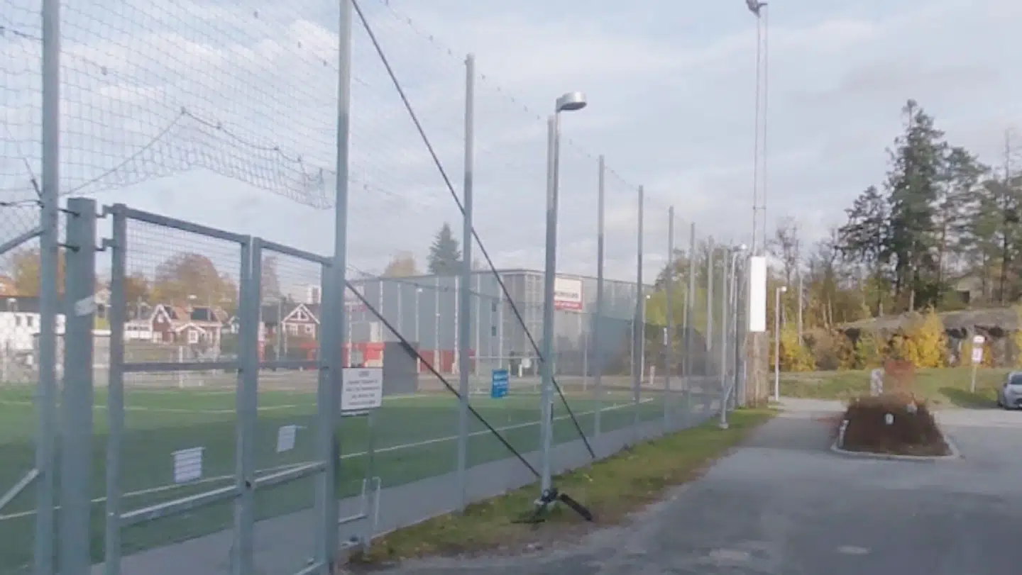 Hændelsen fandt sted ved Stuvsa IP fodboldbanen uden for Stockholm.