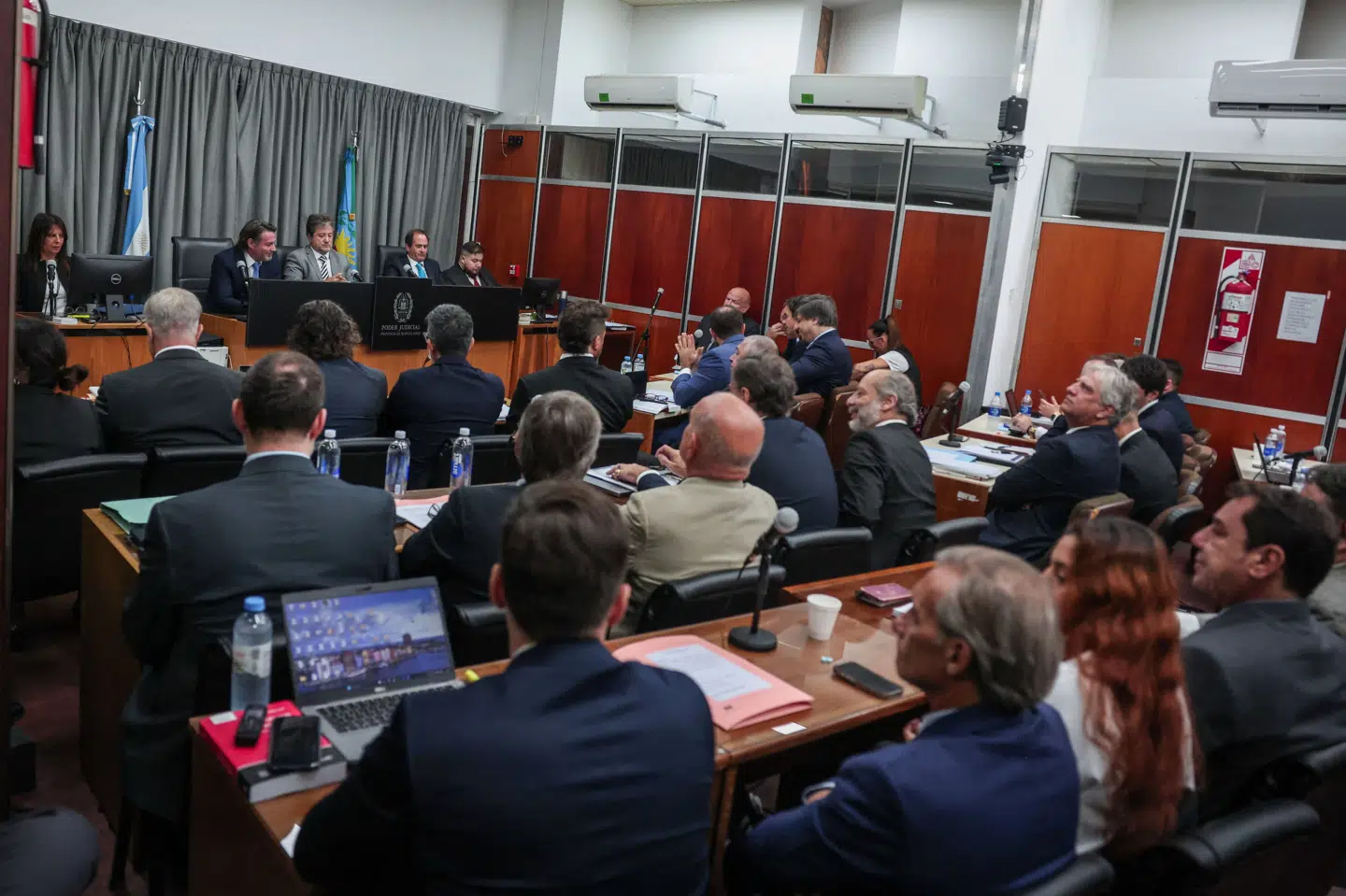 Den første retssag om Maradonas død blev annulleret sidste år på grund af en skandale med en af dommerne. Tirsdag er en ny retssag indledt i Argentina. Syv personer fra Maradonas lægeteam er tiltalt i sagen.