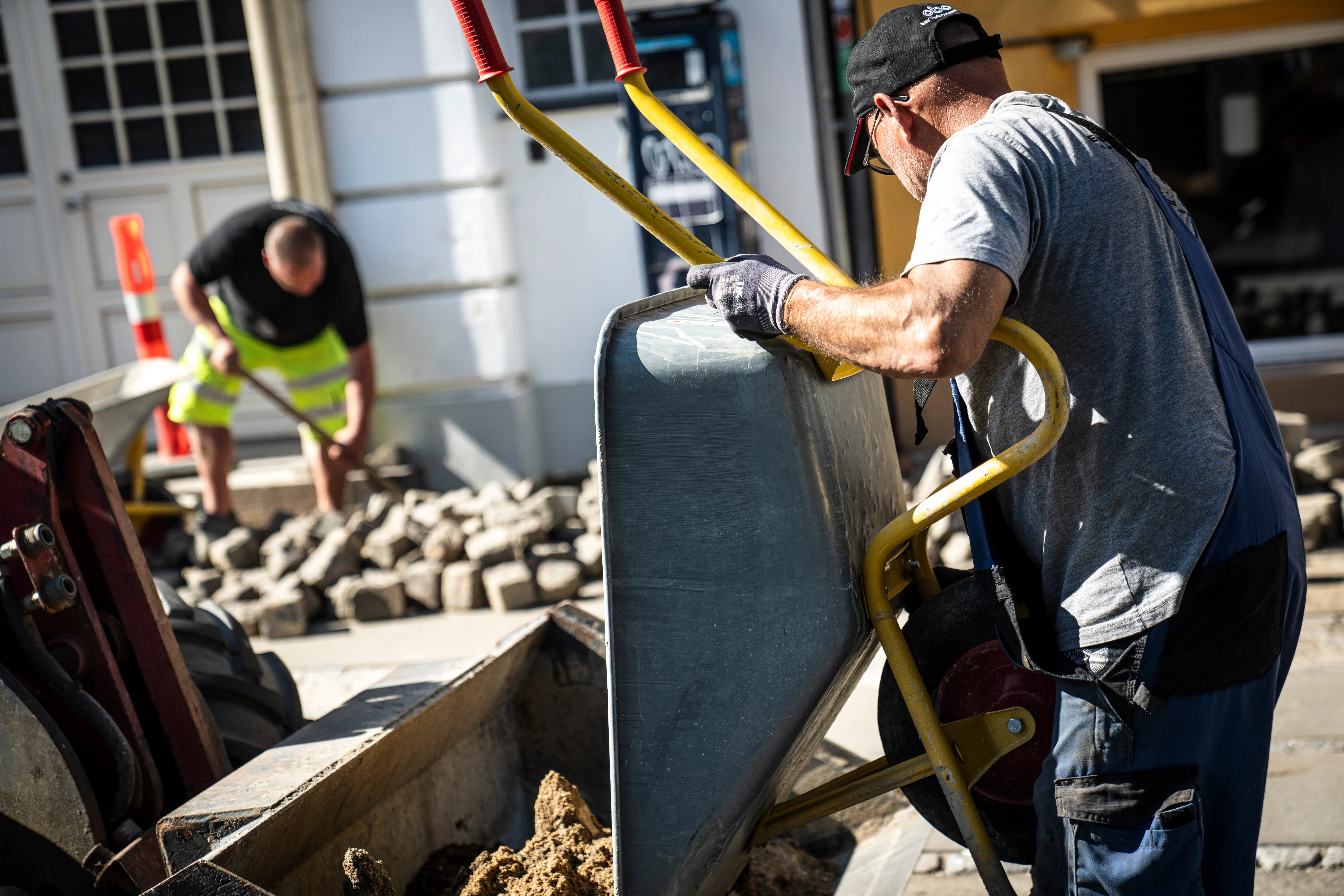 Business-overblik: Håndværkerpriser er eksploderet - forbrugere skal være »vakse ved havelågen«