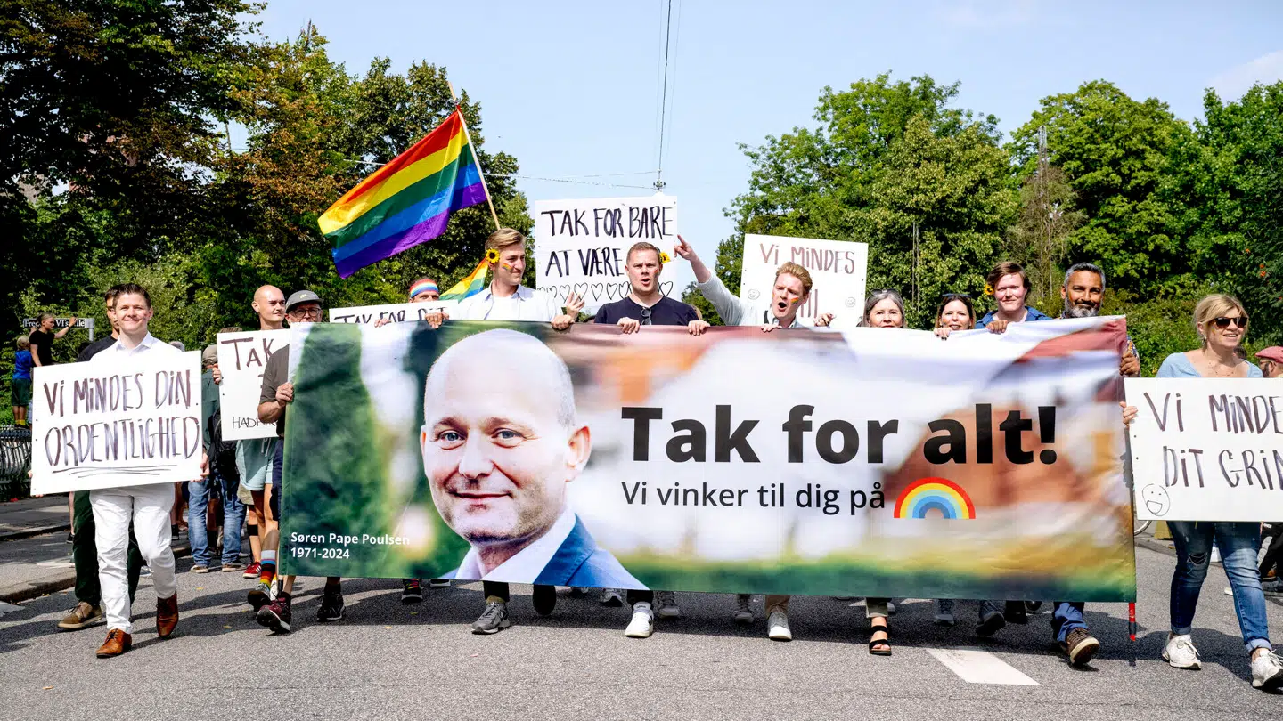 En særlig Søren Pape-hyldest under Copenhagen Pride i 2024. Emil marling ses i midten.