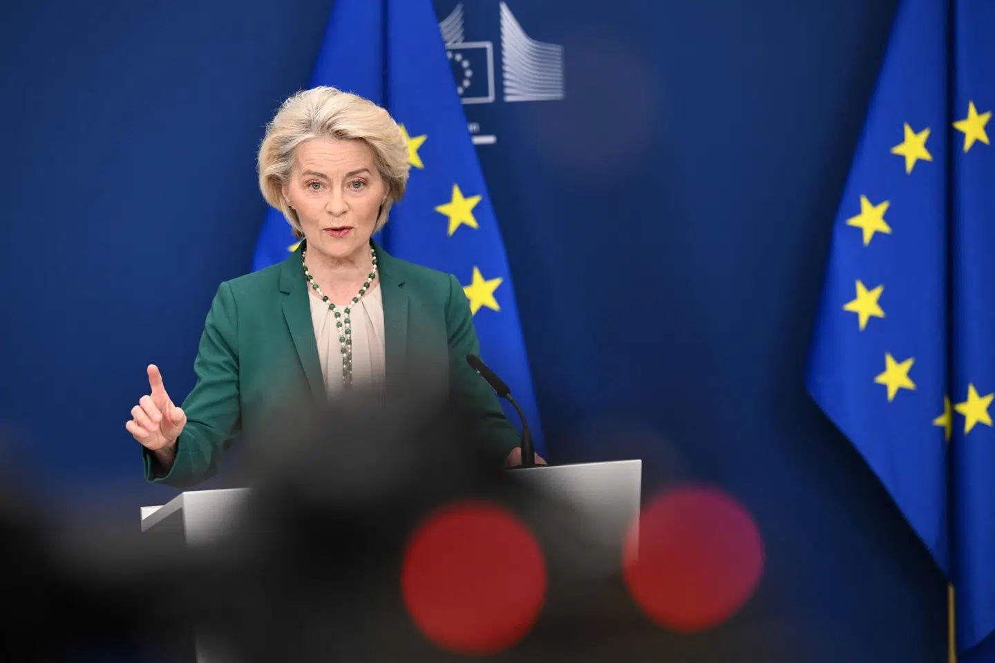 Børn skal beskyttes bedre online. Det skal ske med en ny app, som EU-Kommissionen har klargjort, der kan bruges til at bekræfte børns alder, når de bruger digitale tjenester. Det oplyser Ursula von der Leyen på et pressemøde i Bruxelles onsdag den 15. april 2026.