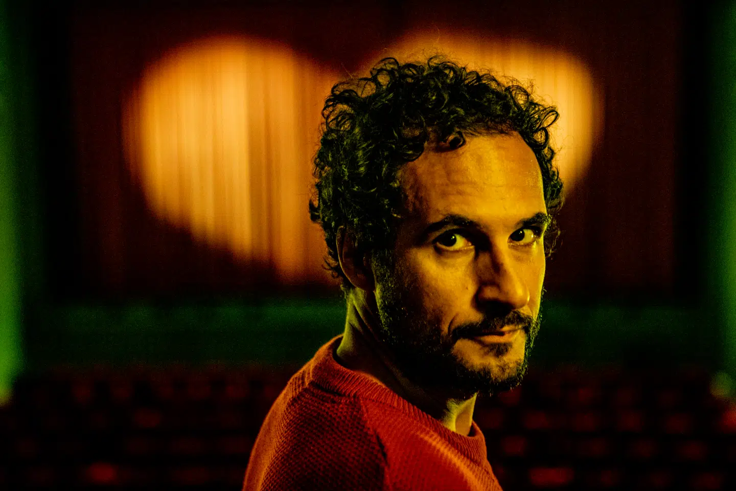 Den dansk-iranske filminstruktør Ali Abbasi forsvarer sine udtalelser, efter han i et interview i Information har givet ayatollah Khamenei ret i dele af hans analyse af Vesten.