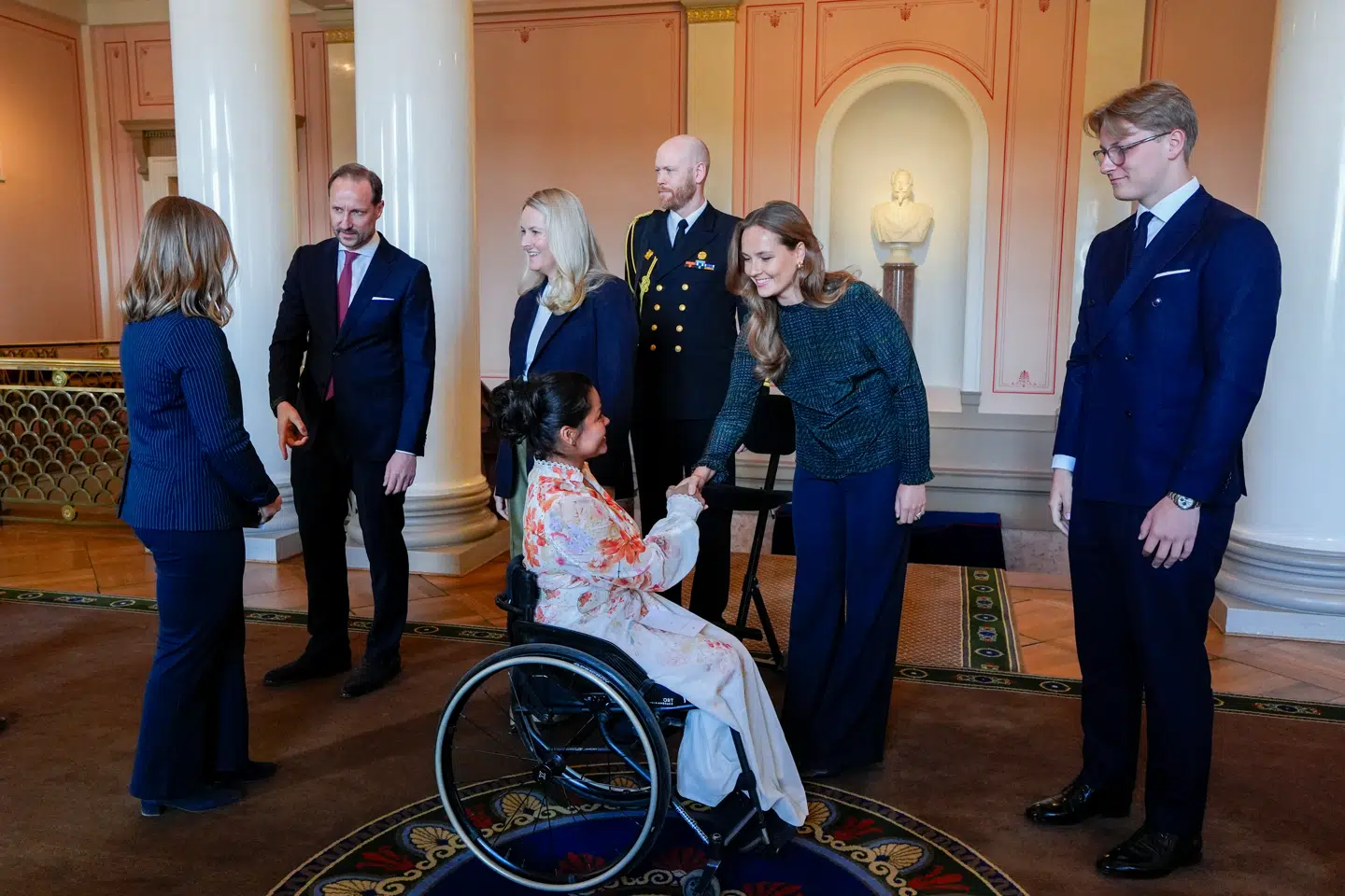 Også i fredags var prins Sverre Magnus (til højre) med på kongelig opgave, da han og forældrene, kronprins Haakon og kronprinsesse Mette-Marit, og søsteren, tronfølgeren prinsesse Ingrid Alexandra, tog imod de norske paraatleter på Kongeslottet i Oslo.