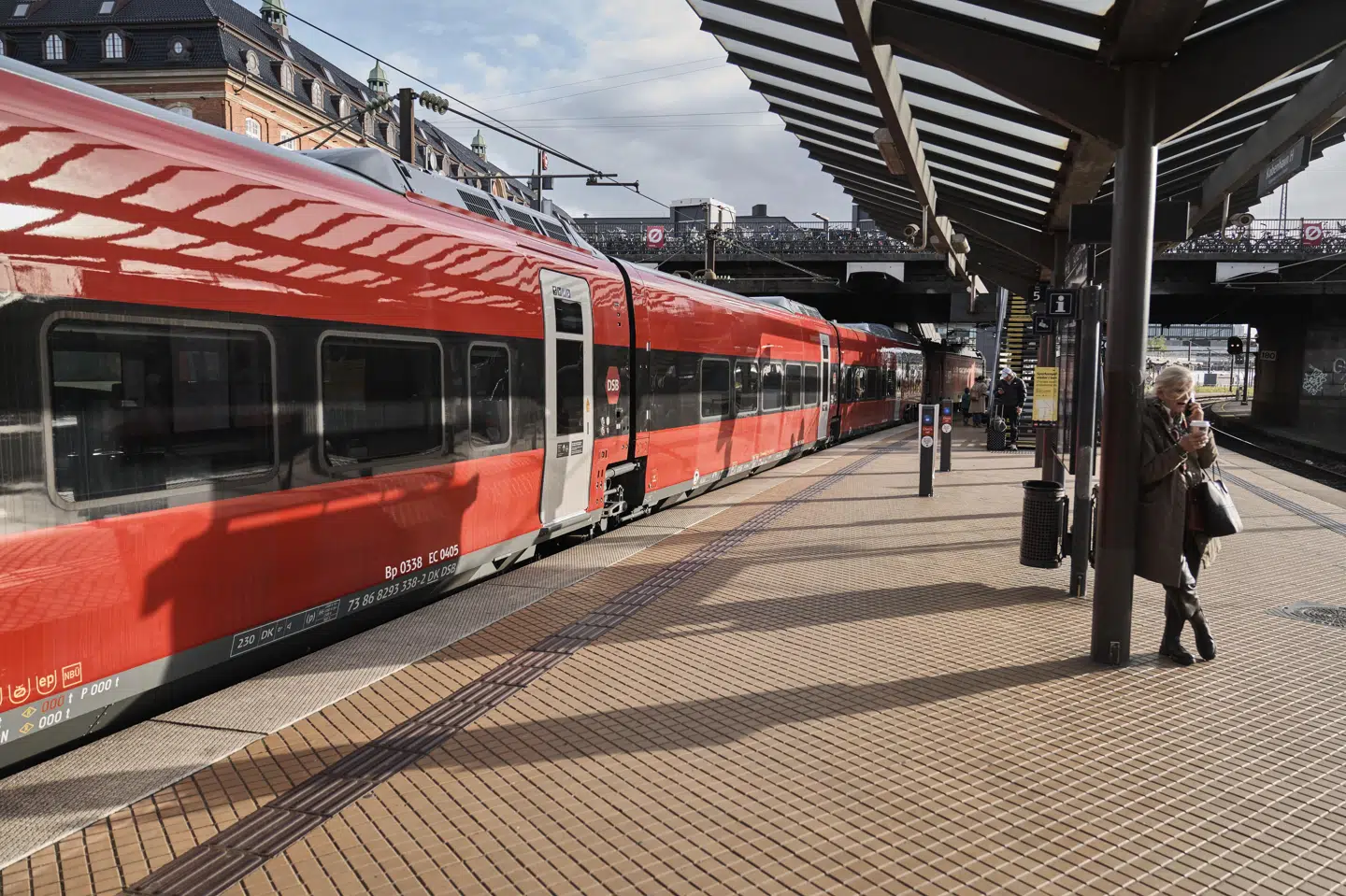 Fra fredag kører DSB med fuld togdrift på Sjælland, efter at 38 togsæt blev beskadiget på strømaftageren tirsdag. (Arkivfoto).