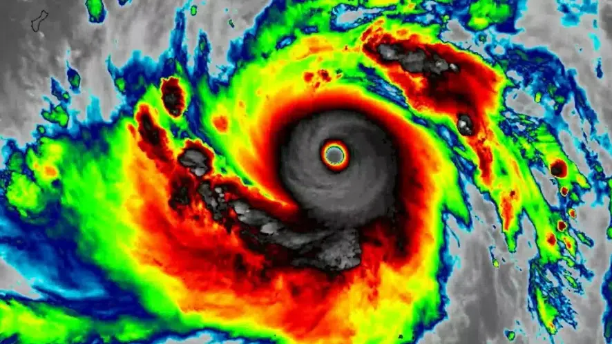 Supertyfon hærger i øjeblikket Stillehavet