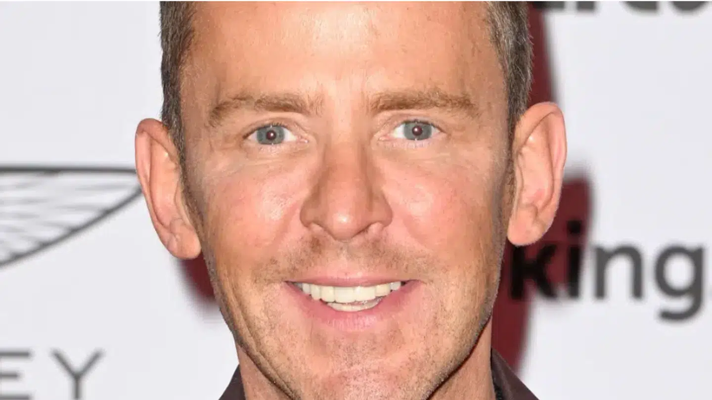 Scott Mills er en populær radiovært på BBC, men nu er det slut. For lidt over to uger siden blev han fyret.