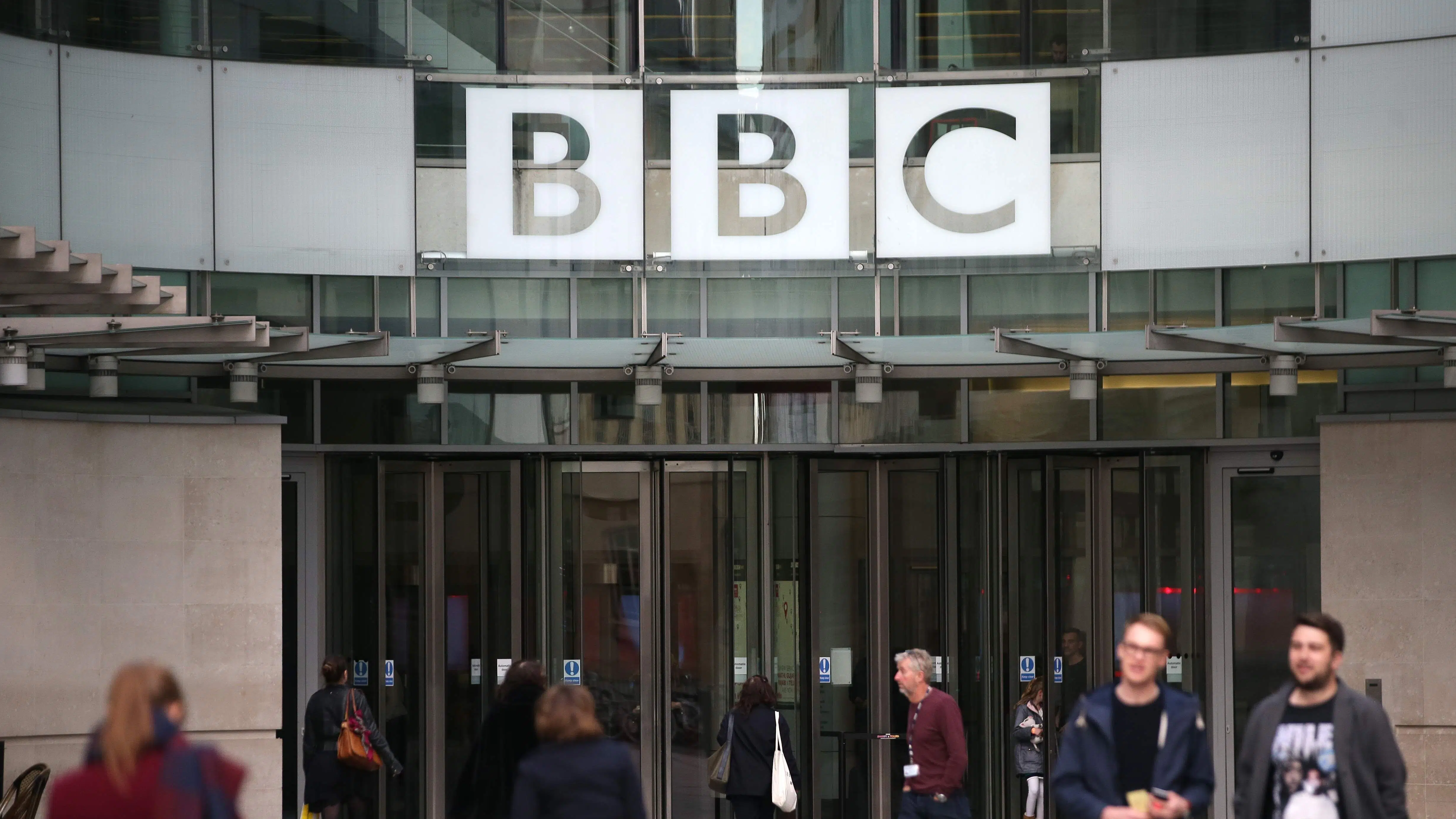 Chokbesked til medarbejderne på møde: BBC i kæmpe fyringsrunde