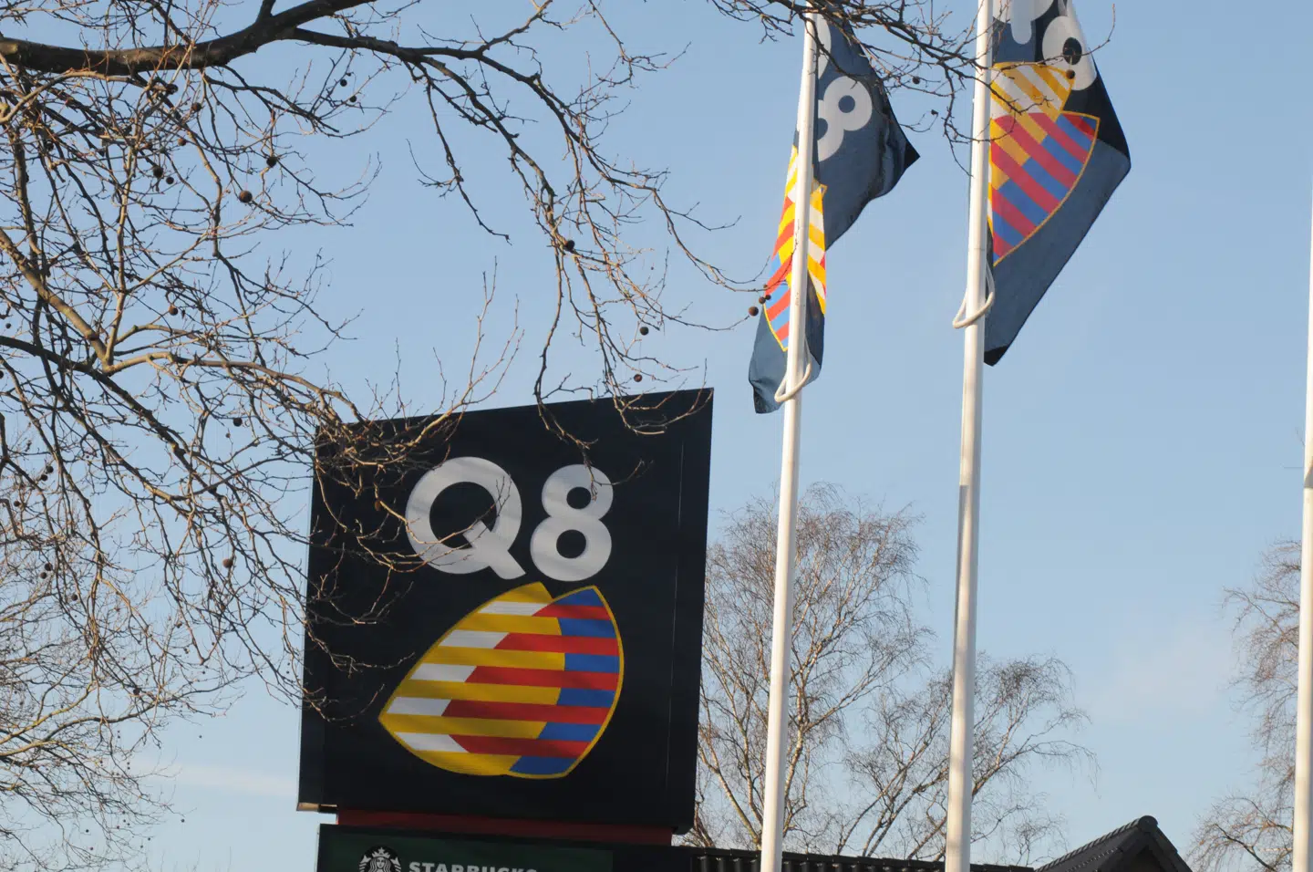 Danmarks andenstørste bemandede tankkæde skal sælges.