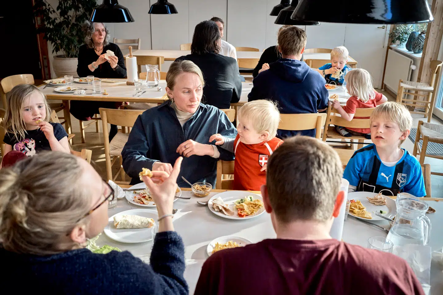 Det bidrager med stor livsglæde at være socialt og praktisk knyttet til andre mennesker end sin egen nærmeste familie, oplever Katja Lund Thomsen.