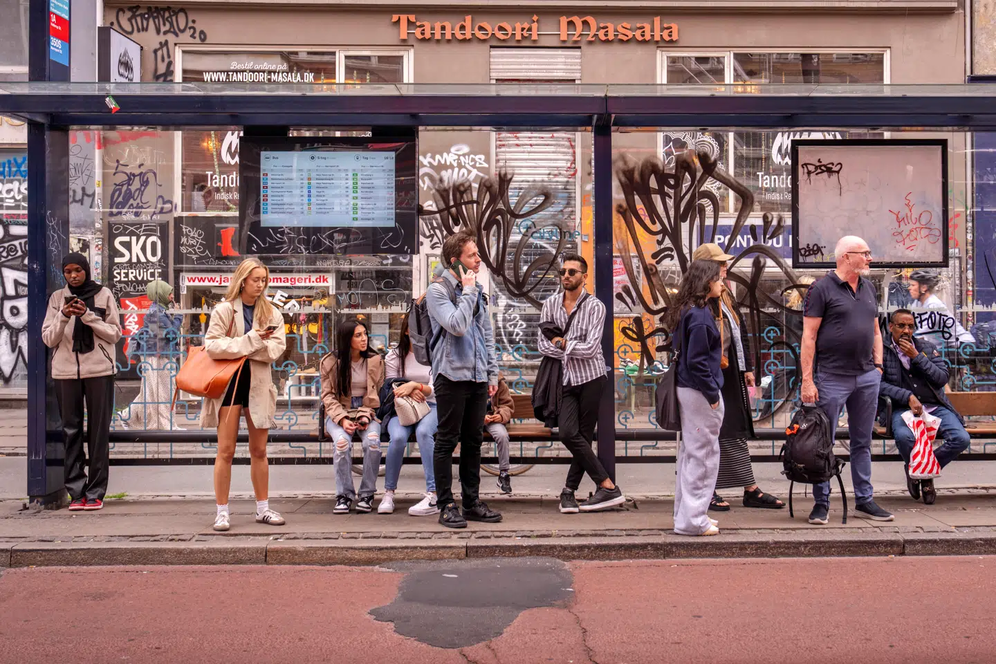 De seneste uger har debatten om, hvad danskhed vil sige, igen taget fart. Her ses et busstoppested på Nørrebrogade. Arkivfoto: Linda Kastrup
