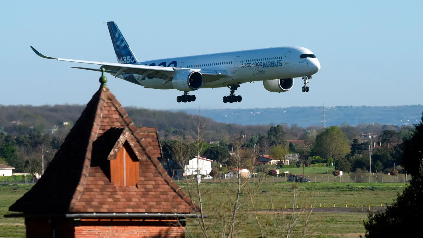 Europæiske flyselskaber advarer ifølge Reuters om aflysninger på grund af manglende brændstof, hvis der ikke snart kommer fred i Iran.