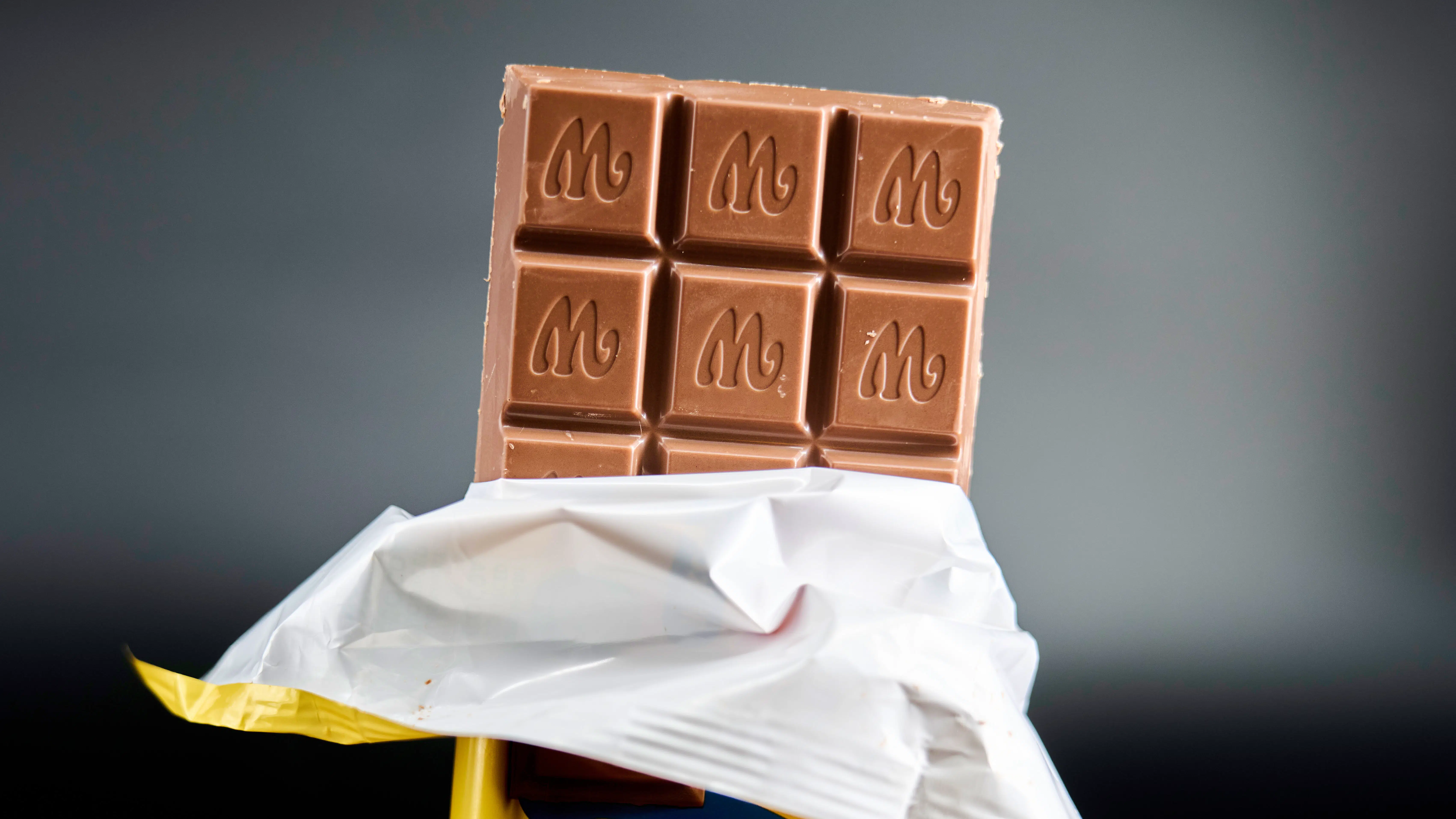 Person fastklemt på Marabou-fabrik