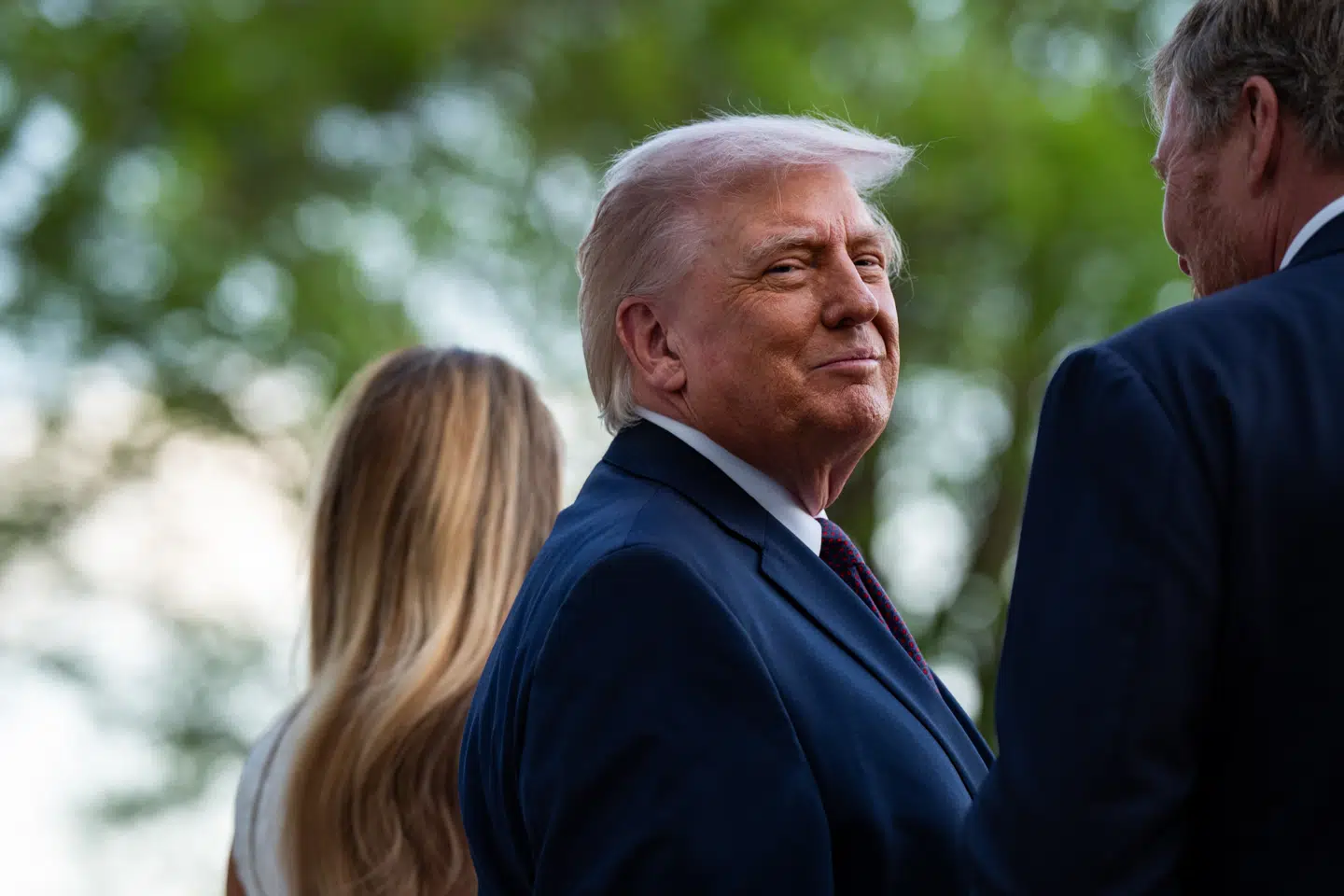 Præsident Donald Trump har talt med den libanesiske præsident Joseph Aoun og Israels premierminister Benjamin Netanyahu torsdag. Ifølge præsidenten er der indgået en ti dages våbenhvile mellem de to lande.