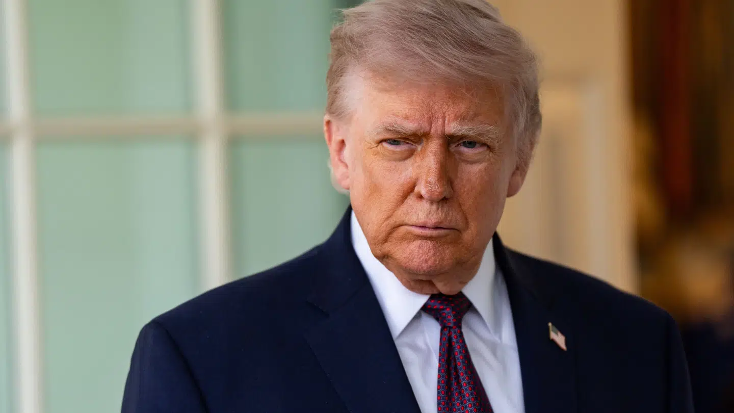 Her ses den amerikanske præsident, Donald Trump, tale med pressen foran Det Ovale Kontor 13. april.