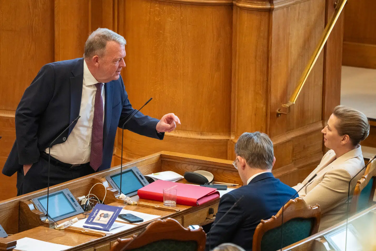 Lars Løkke Rasmussen (M) kæmper for at få statsminister Mette Frederiksen (S) til at acceptere en politik, der vil gøre ondt på Socialdemokratiet.