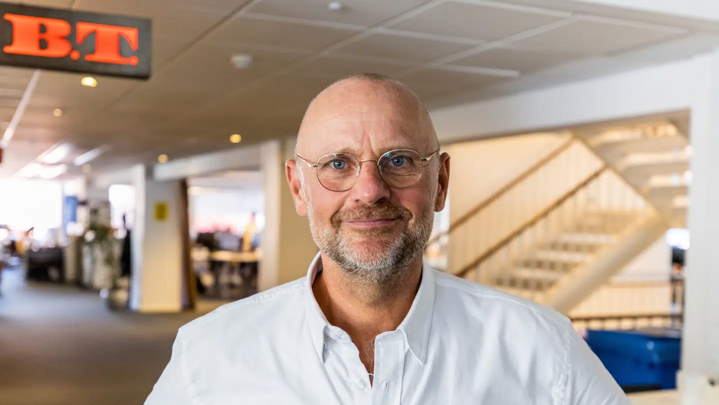 'Venstre kan meget vel både risikere at en masse støtteorganisationer bliver fornærmede over, at de ikke går i regering, og at de selv drukner i en blå opposition, hvor tingene kan være på DF eller LAs præmisser,' siger Henrik Qvortrup.