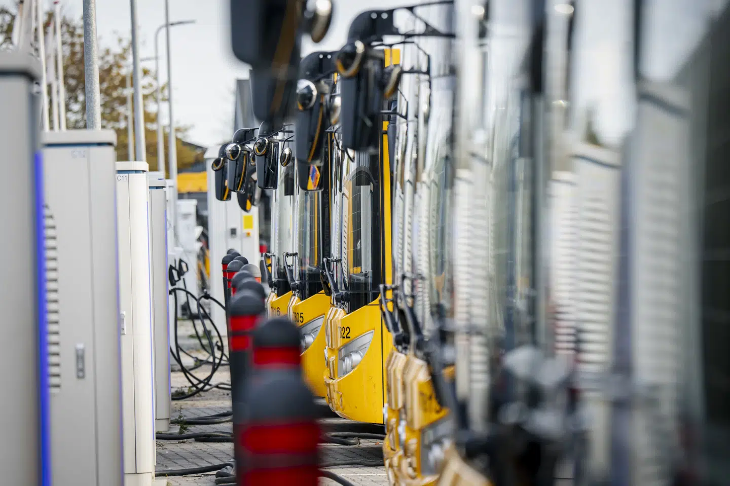 En elbus kører på elektrisk energi, der bliver lagret i batterier og brændselsceller. Batterierne gør det svært at slukke brande i elbusser, fortæller indsatsleder ved Nordvestjyllands Brandvæsen. (Arkivfoto).