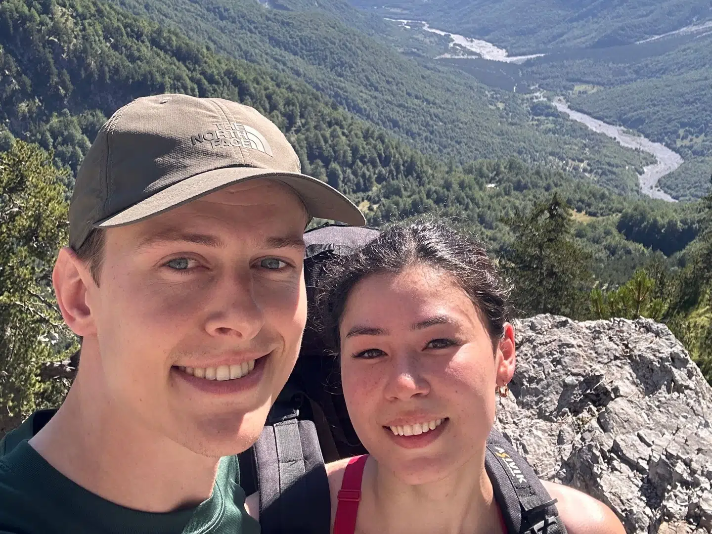 Nikolaj Münsters kæreste, Sophia, har også været med til at præge Goma ved at komme med ønsker til funktioner som eksempelvis opskriftinspiration. Nogle gange bliver hun dog også mæt af at høre om den, siger iværksætteren.