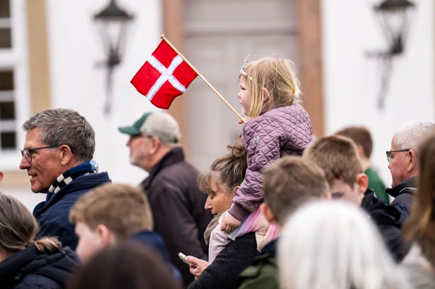 Mange danskere var mødt op til fødselsdagskoncerten for at hylde dronning Margrethe på hendes fødselsdag.