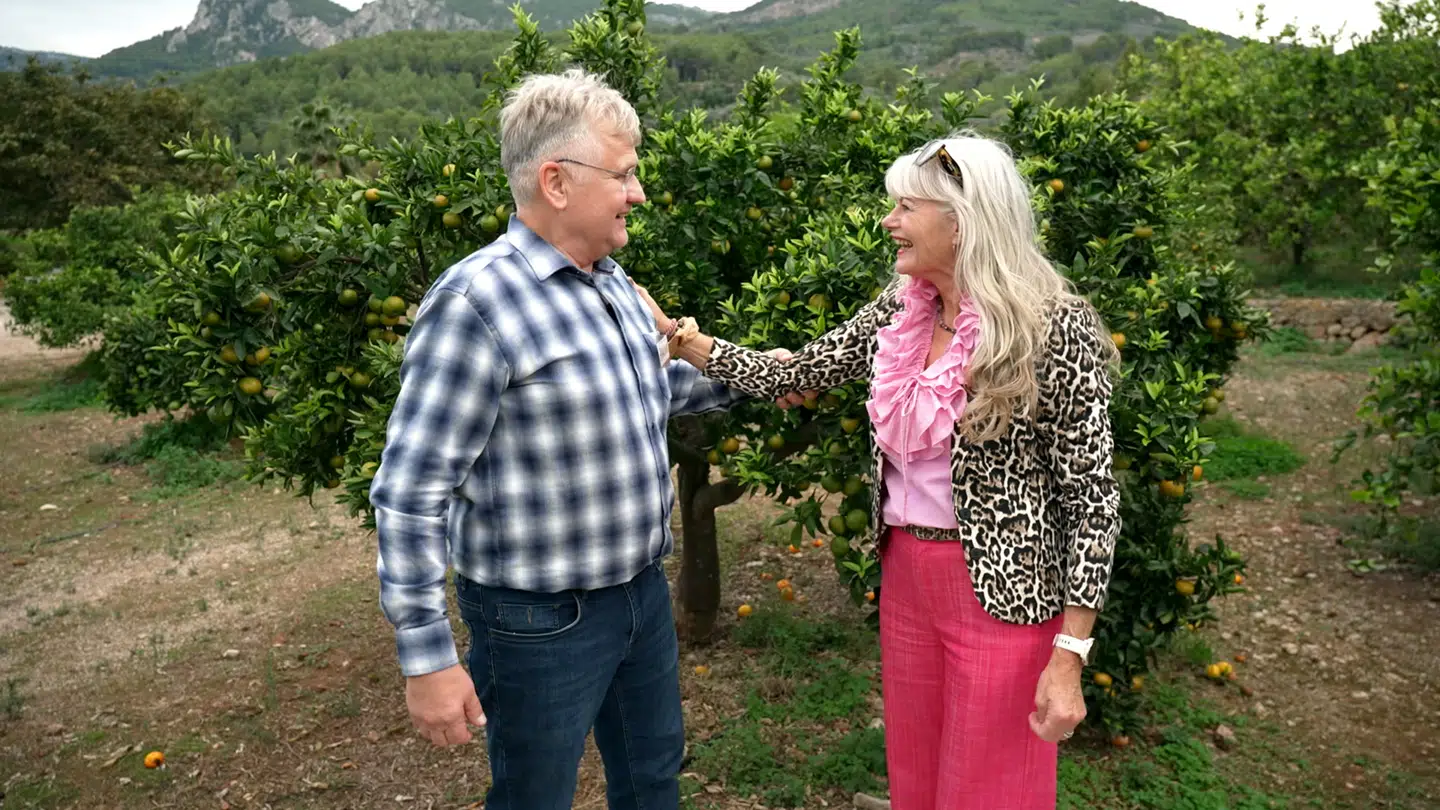 Halli og Jena finder hurtigt melodien.