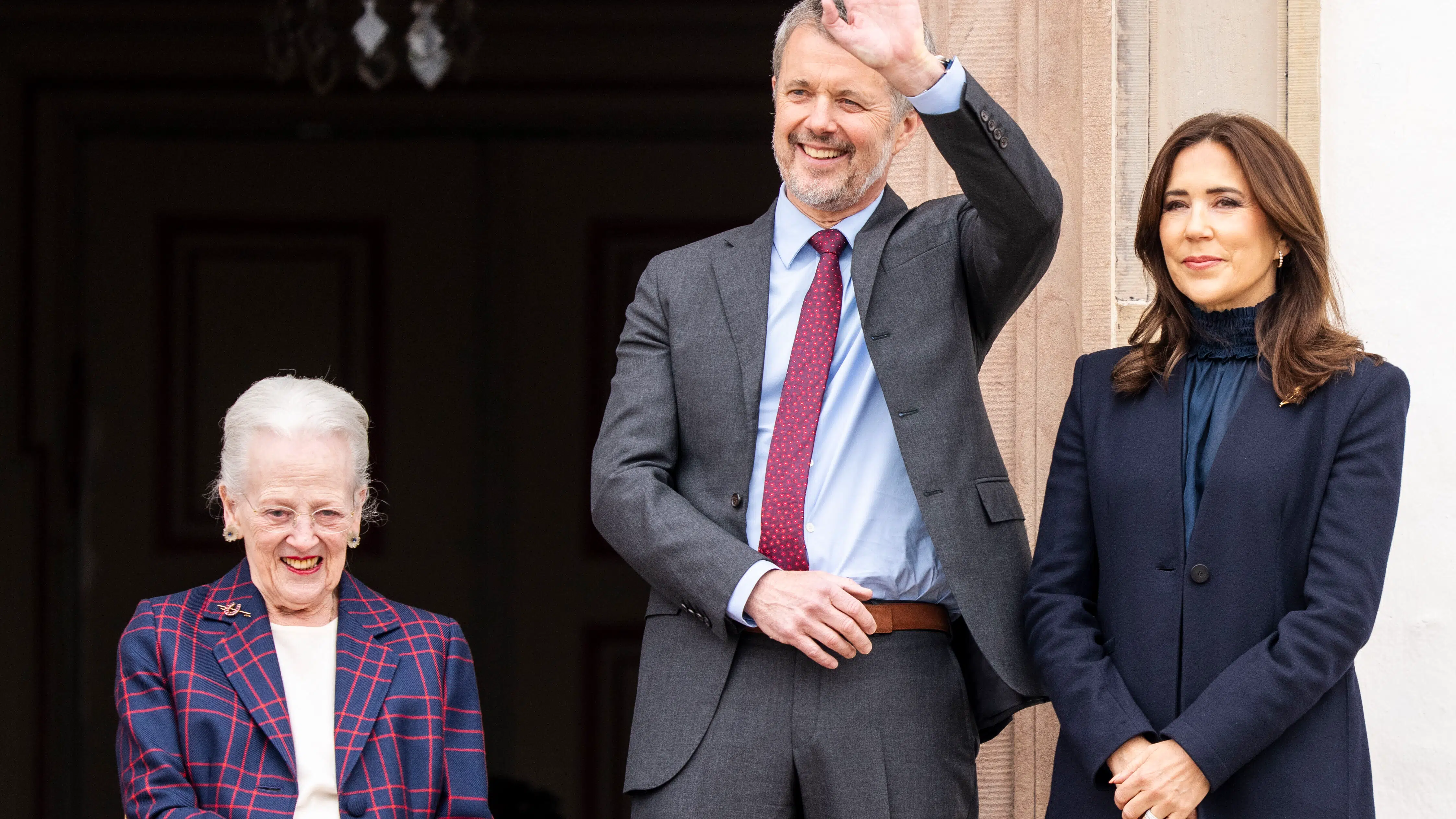 Klip med Mary og Margrethe går viralt: Irettesat foran alle