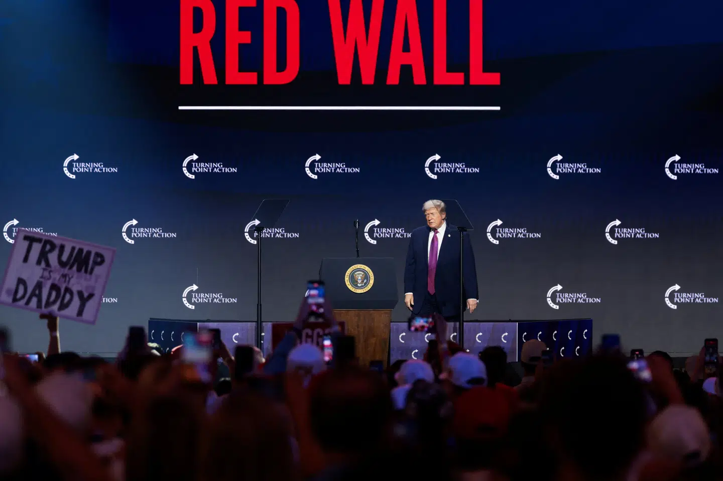 USA's præsident, Donald Trump, holdt natten til lørdag tale ved en begivenhed arrangeret af den konservative organisation Turning Point i Phoenix i den amerikanske delstat Arizona.