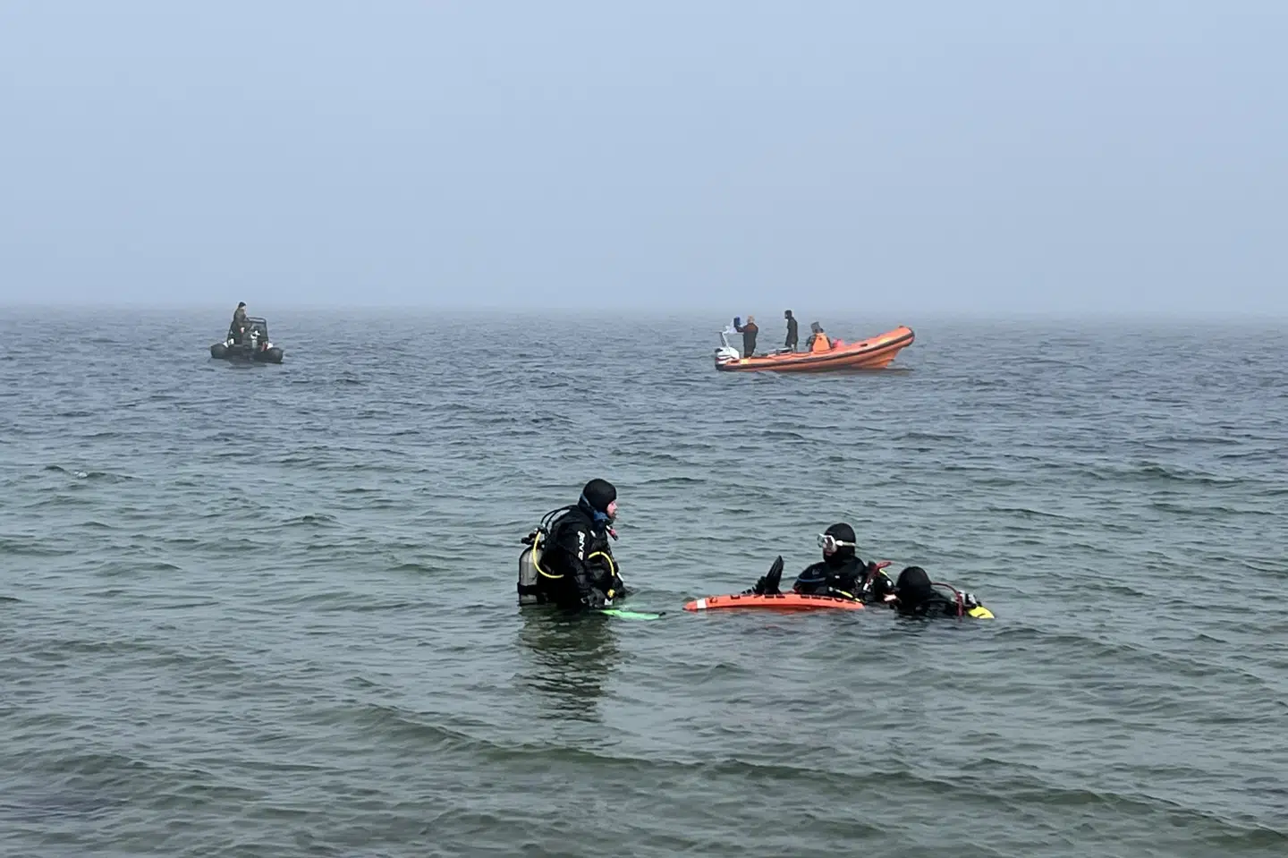 På billedet fra Moesgaard ses dykkerne i Aarhus Bugt. 40 specialuddannede sportsdykkere har meldt til at udføre mere end 200 forskningsdyk i samarbejde med Moesgaard Museum i Aarhus.