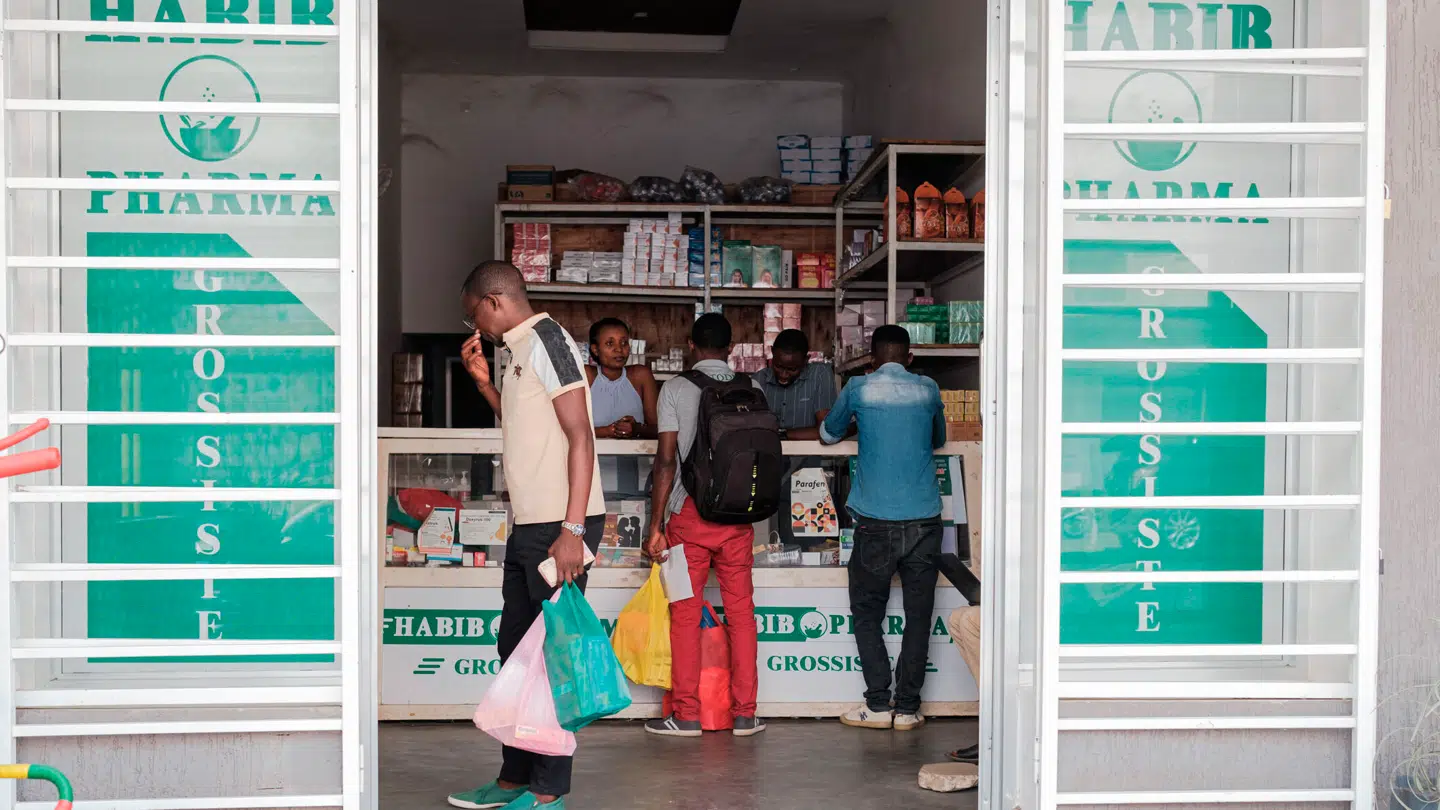 Her ses et apotek i Burundi i 2015.