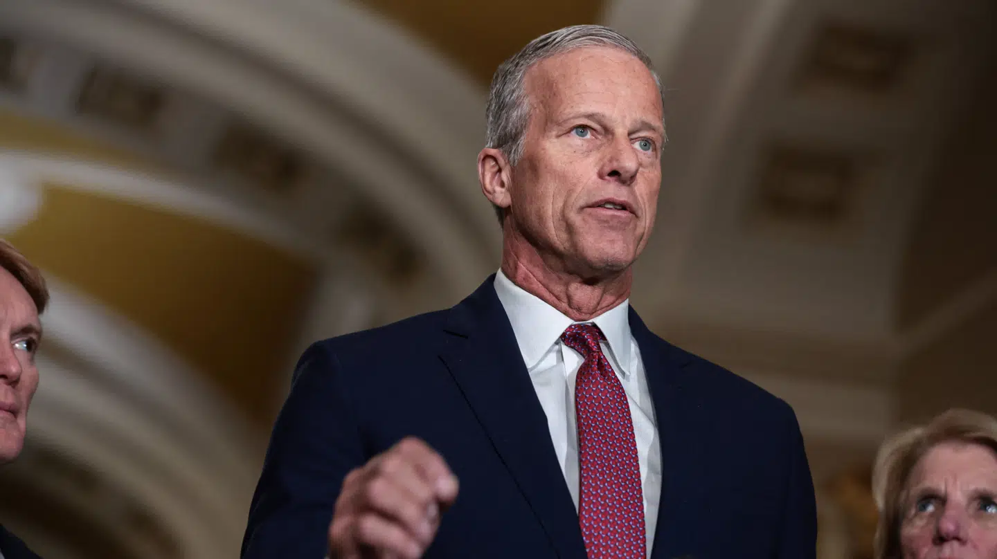 Senatsleder John Thune er også ved at sætte en stol for døren og kræve en plan af Donald Trump om at afslutte krigen i Iran.