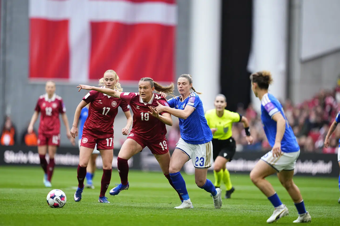 Cecilie Fløe sled og slæbte i den danske angreb, men fik ikke sat samme aftryk mod Italien som tidligere på ugen mod Sverige.