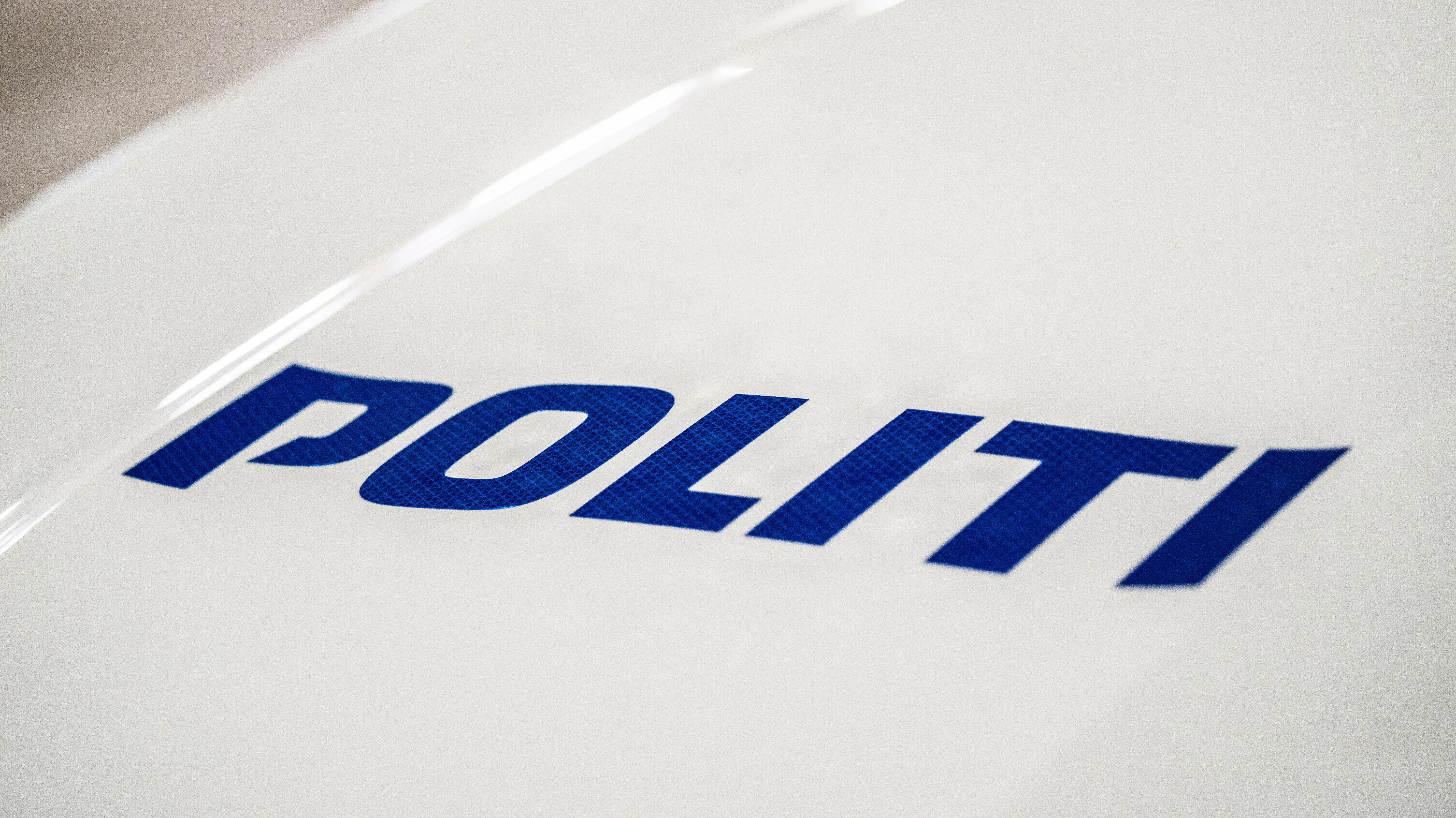 Politi til stede: Yngre mand stukket med kniv