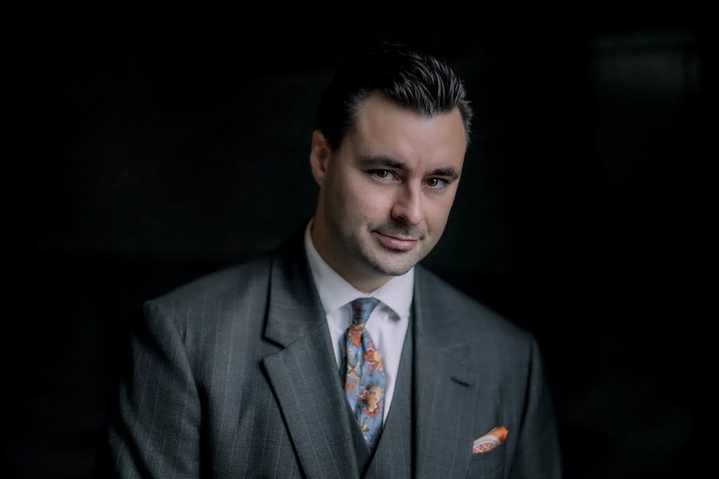 Rasmus Munch Søndergaard underholder gerne med, at man ikke kan vide, om der døde omkring seks millioner jøder under Holocaust. For derefter at erkende, at det kan man faktisk godt vide.