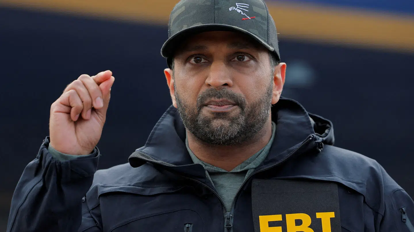 Kash Patel kan muligvis være fortid i rollen som chef for FBI. Ifølge medie er der forhandlinger og diskussioner i Det Hvide Hus om, hvem der skal være den næste chef. Det sker i kølvandet på en artikel, der fredag berettede om et atypisk alkoholforbrug og en bekymrende opførsel fra Patel.