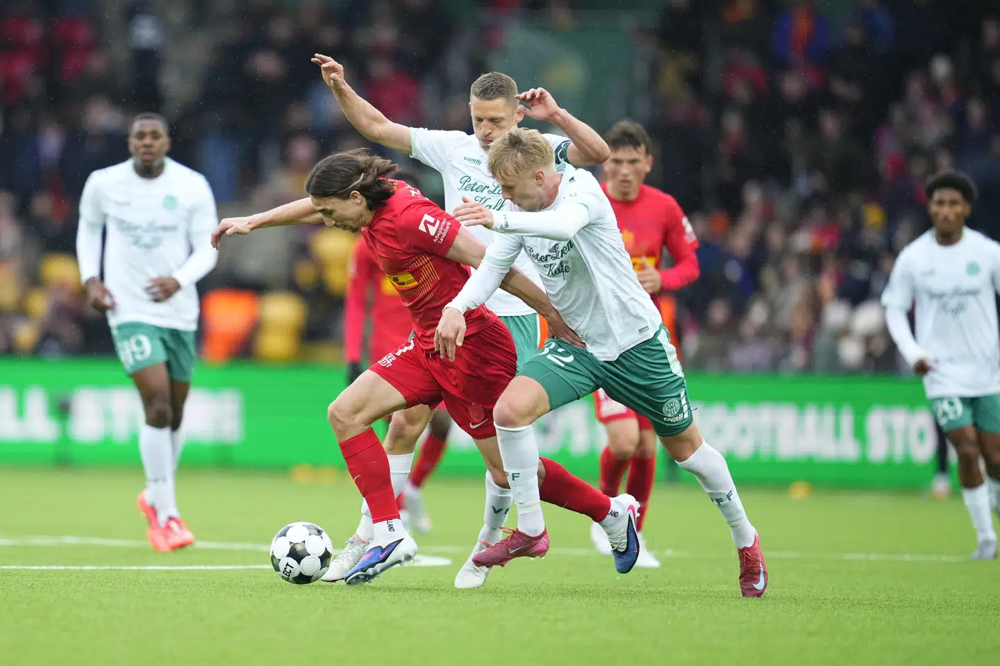 FC Nordsjælland har skabt et hul på fire point ned til Viborg FF i kampen om bronzemedaljerne.