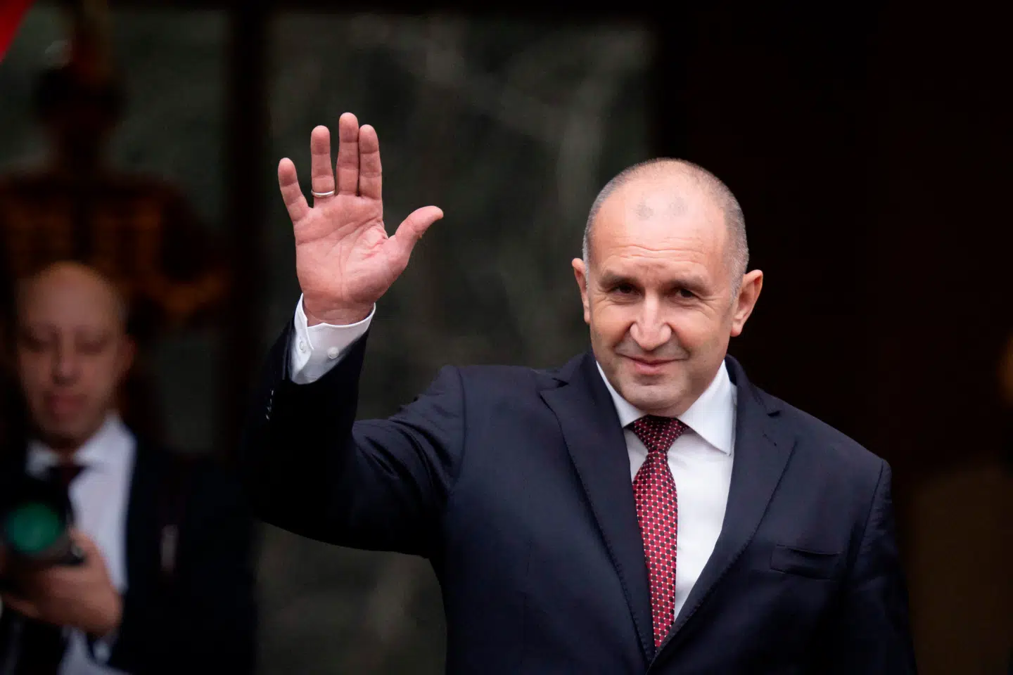 Rumen Radev var en stridslysten præsident i Bulgarien. Konstant skældte han ud over korruption. Konstant brød regeringer sammen omkring ham. Nu skal han selv lede den næste.