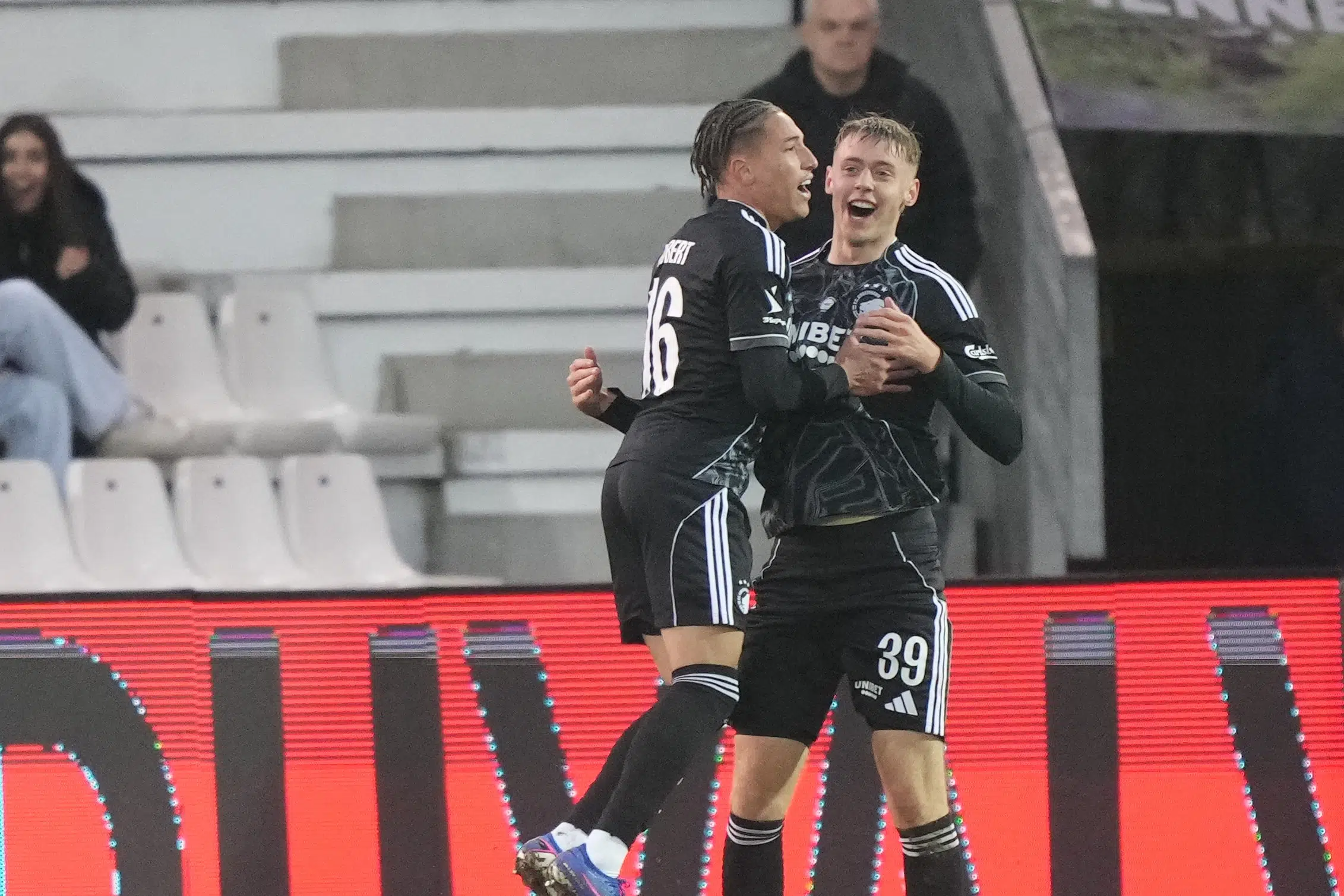 Sene teenagermål giver FCK fuld gevinst mod bundproppen