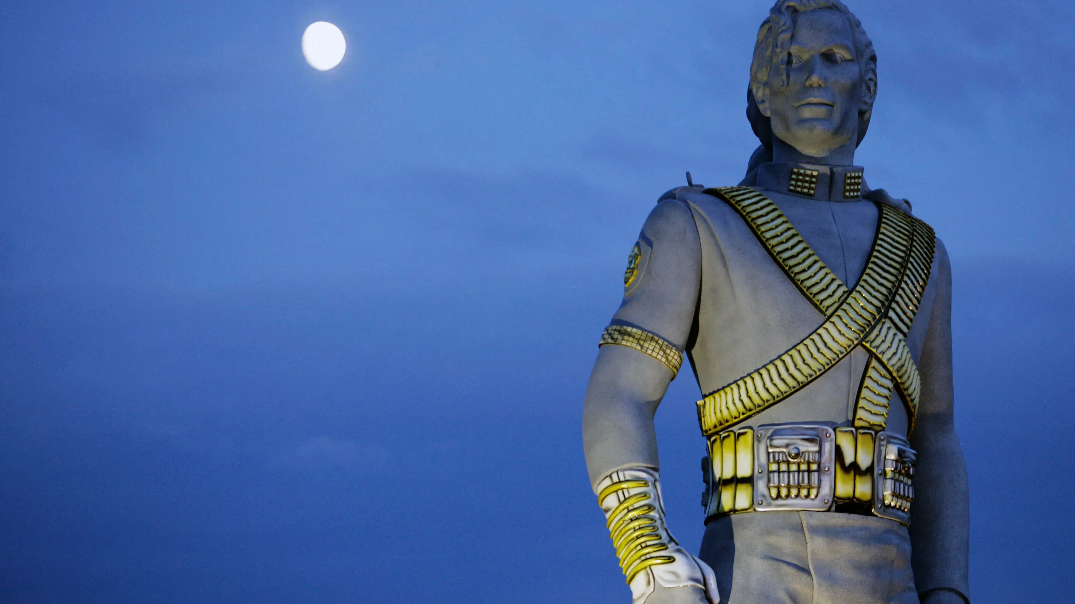 Chok ved grænsen: Kæmpe Michael Jackson statue standset i kontrol